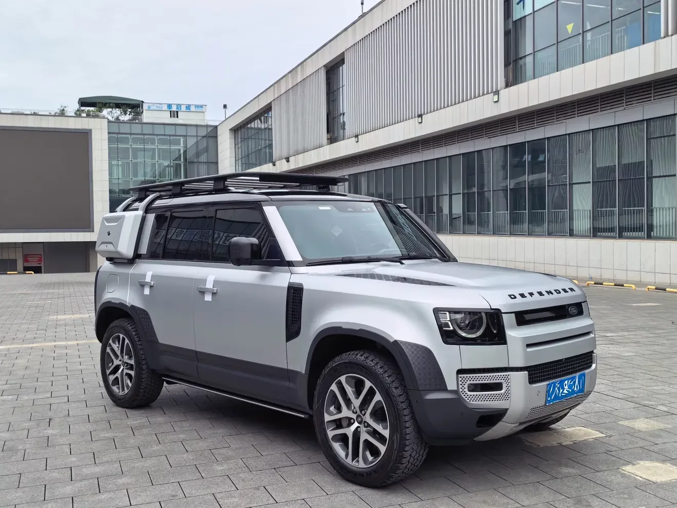 Land Rover guard
