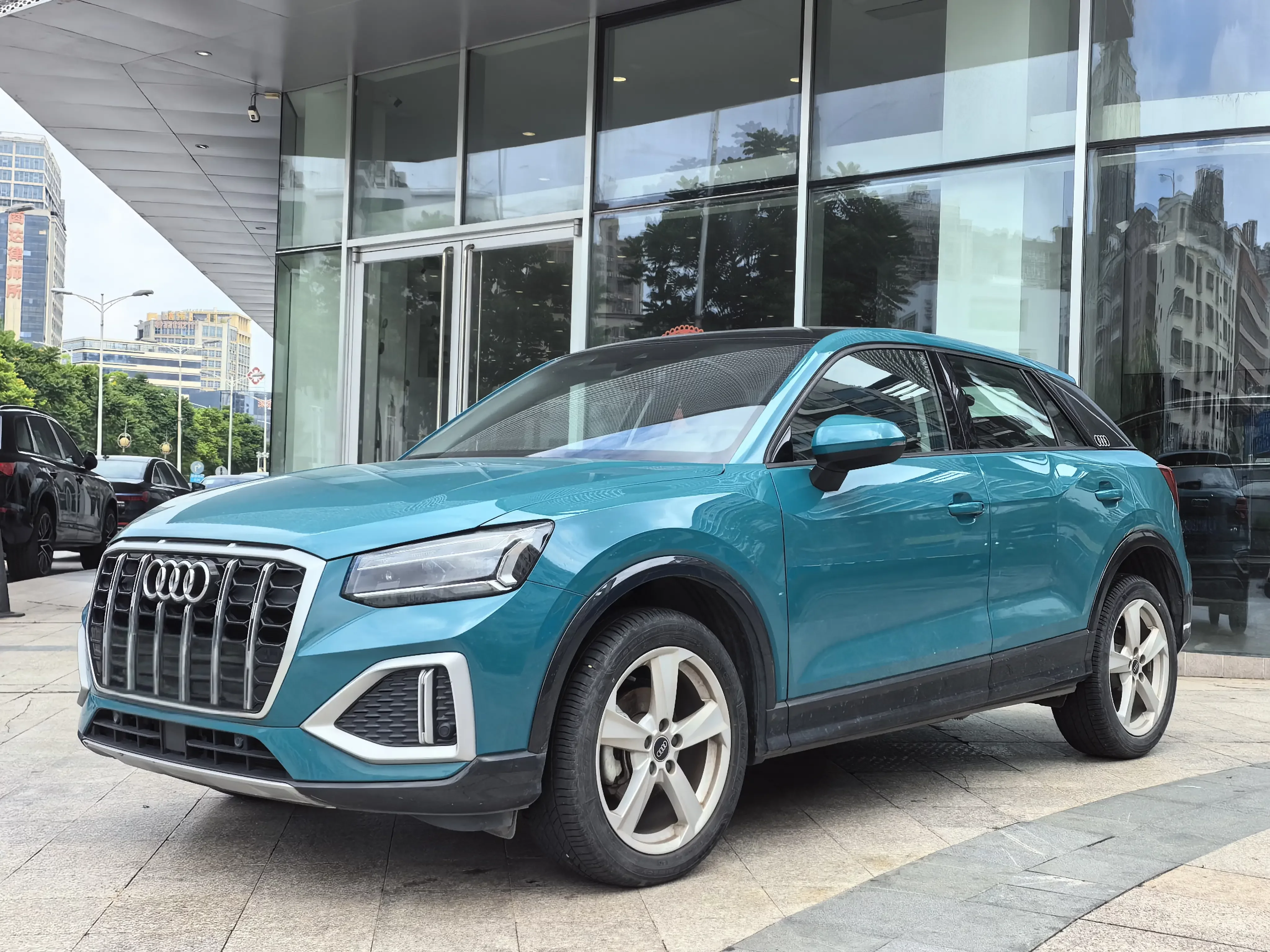 Audi Q2L