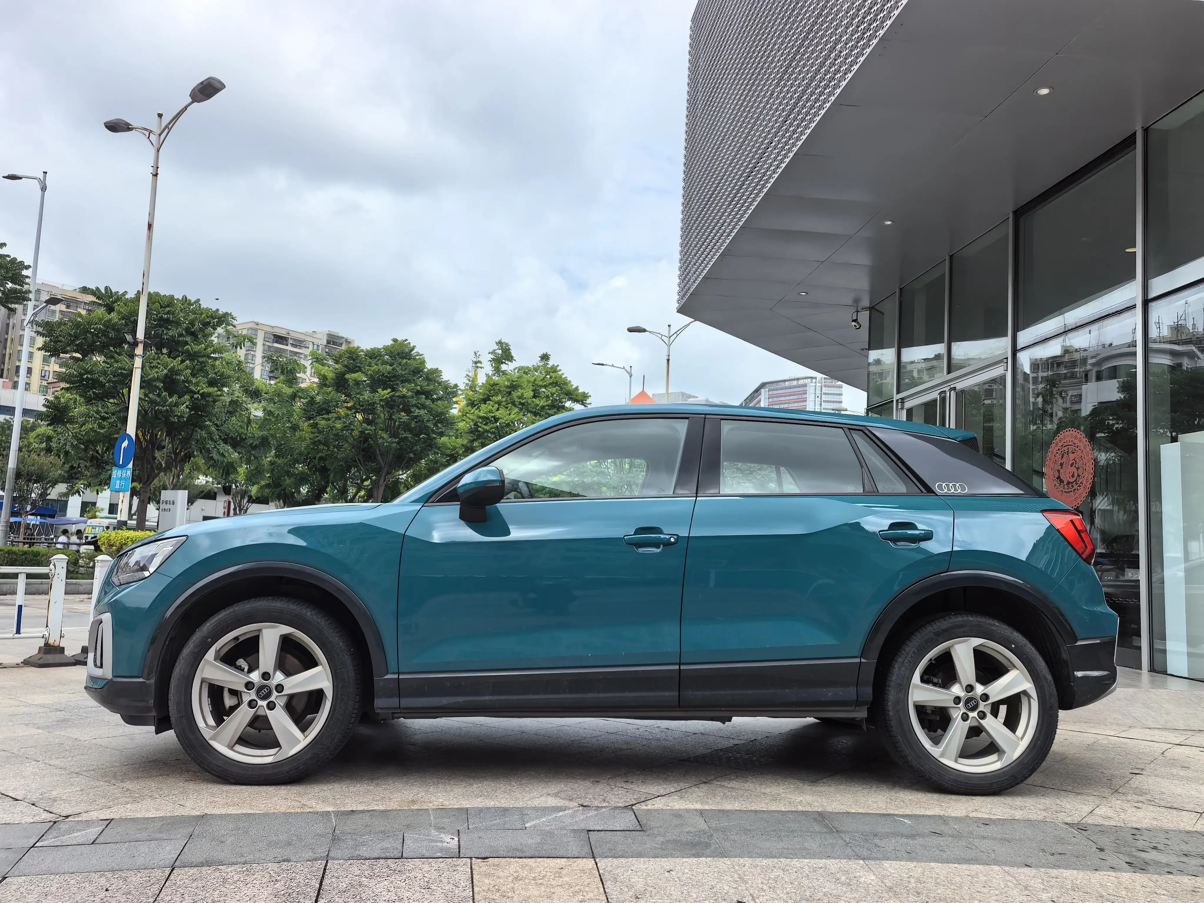 Audi Q2L