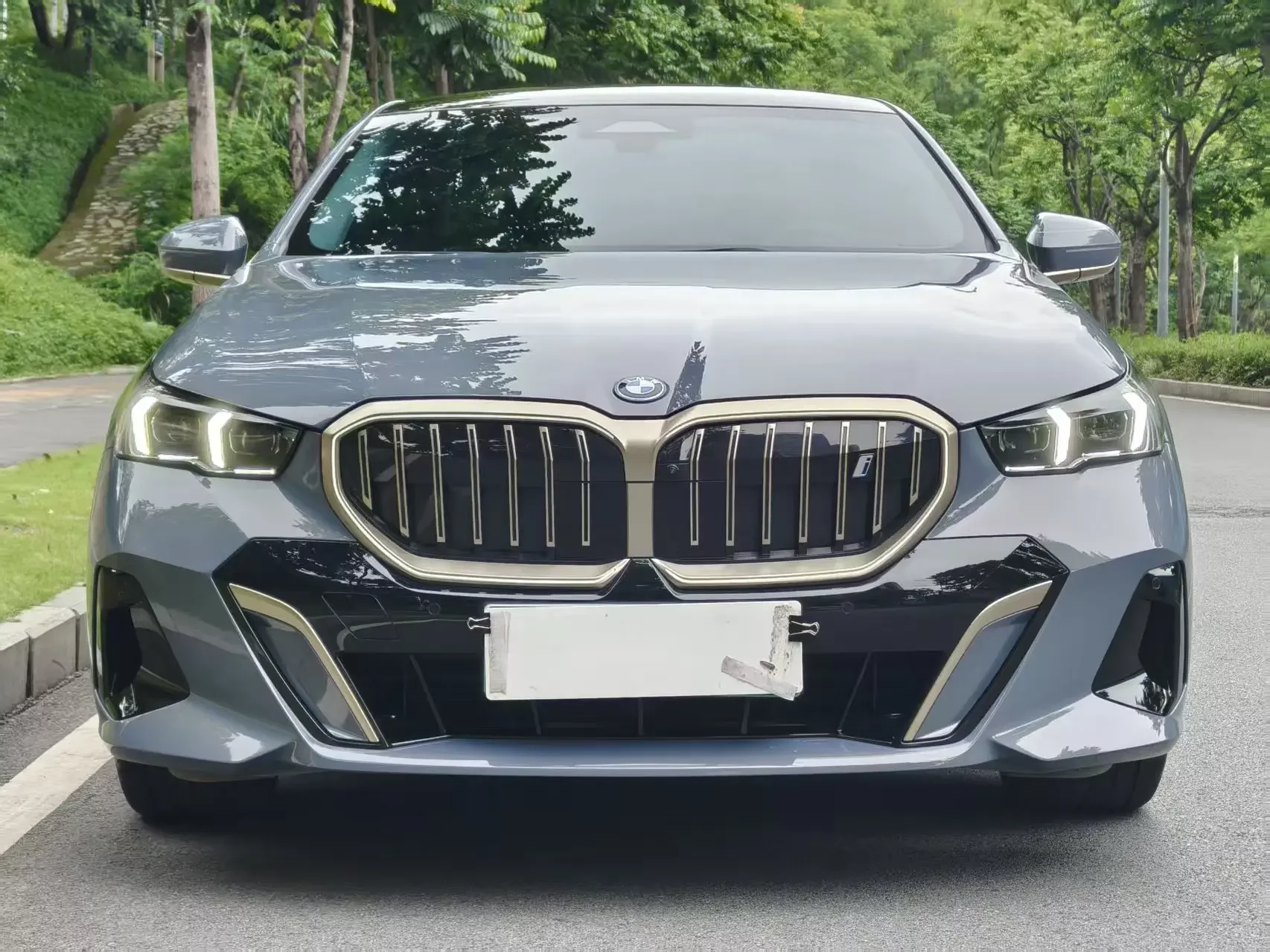 BMW i5
