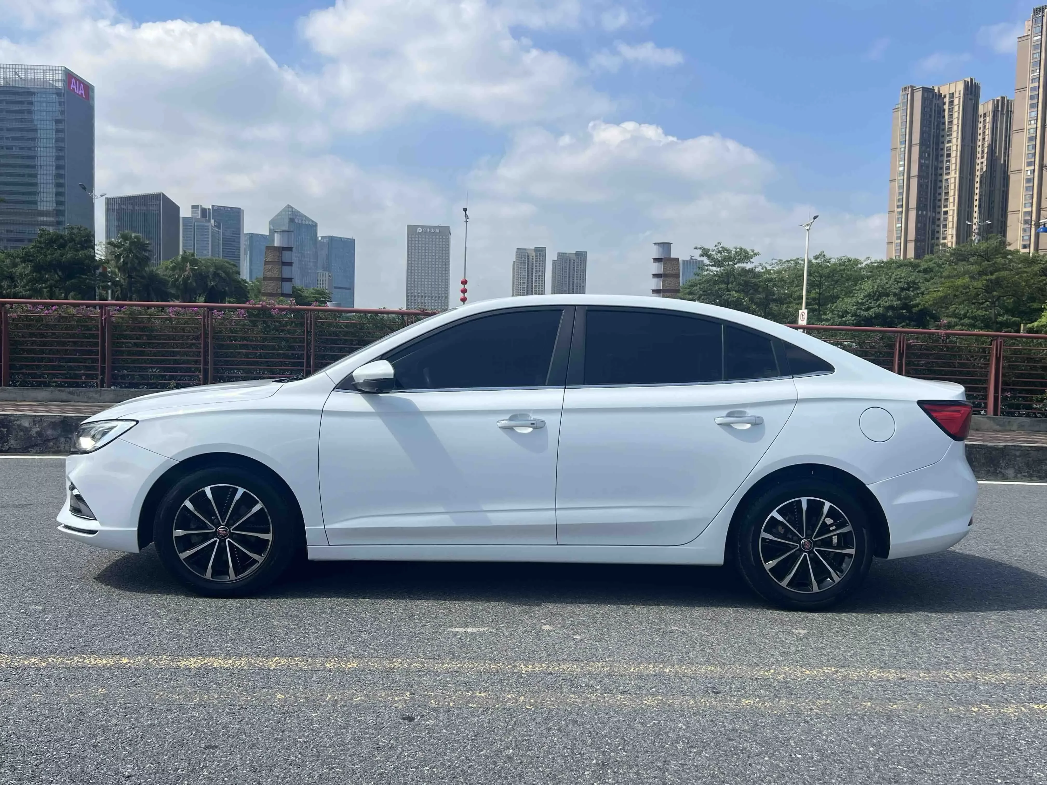 Roewe i5