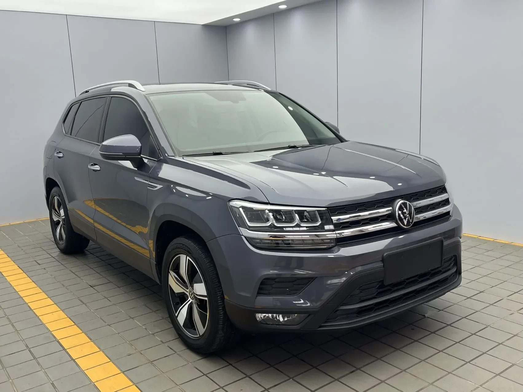 Volkswagen Tharu