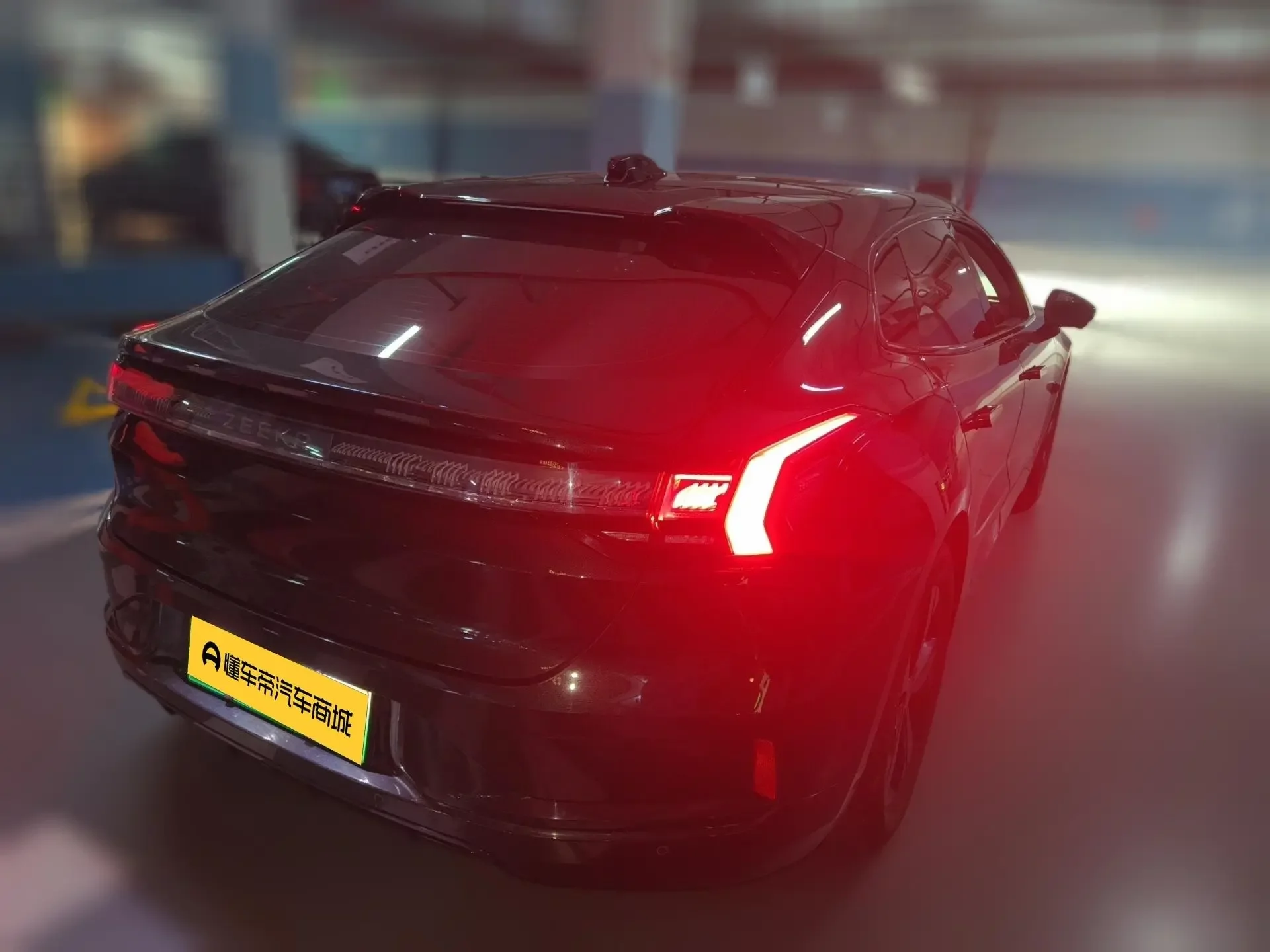ZEEKR 001