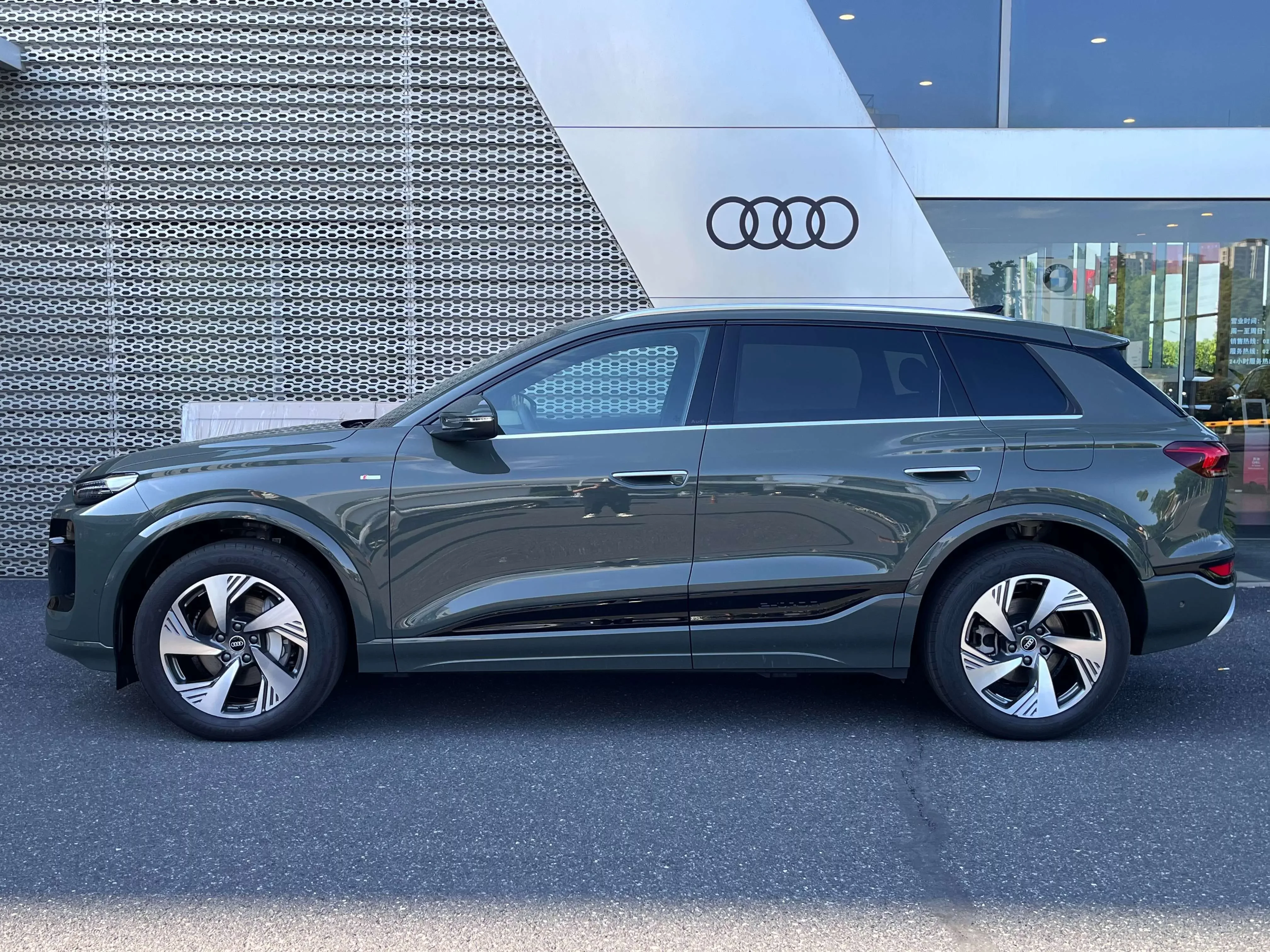 Audi Q6L e-tron