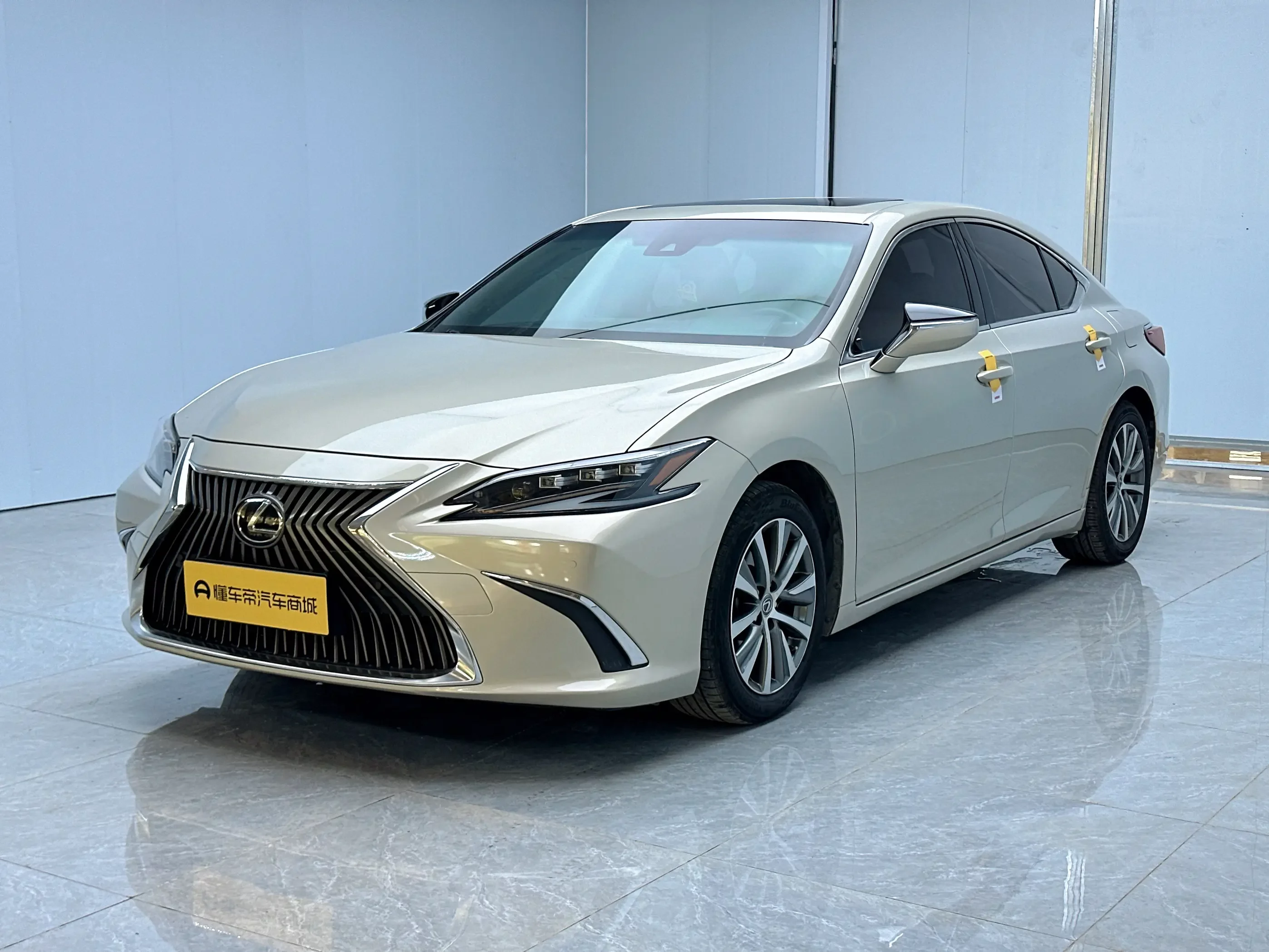 Lexus ES