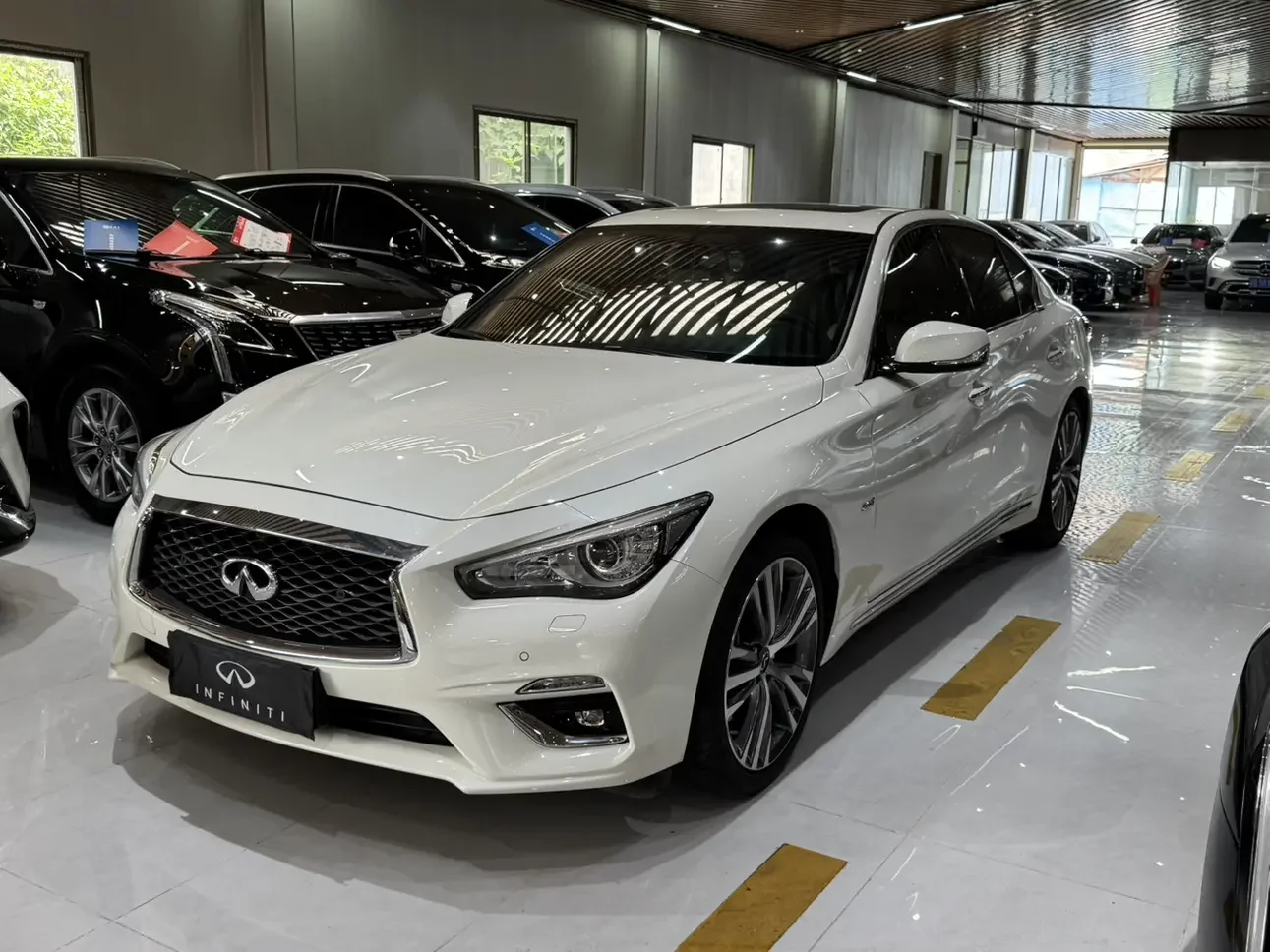 Infiniti Q50L