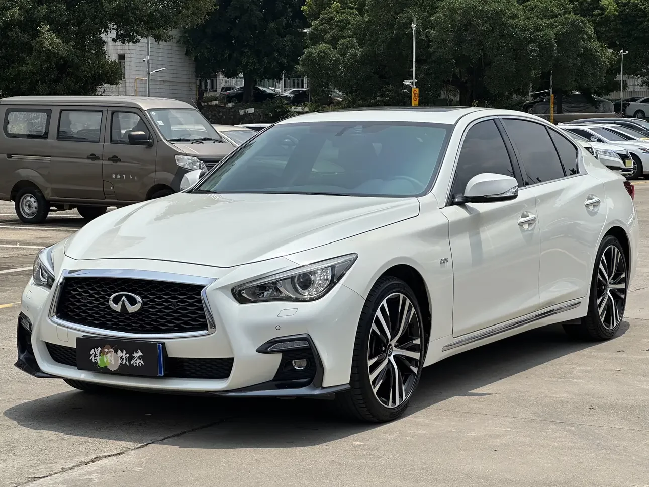 Infiniti Q50L