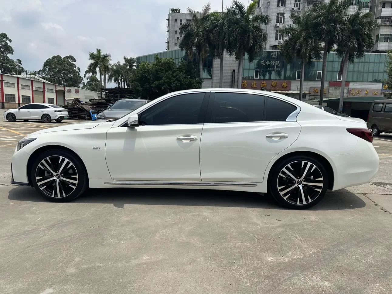 Infiniti Q50L