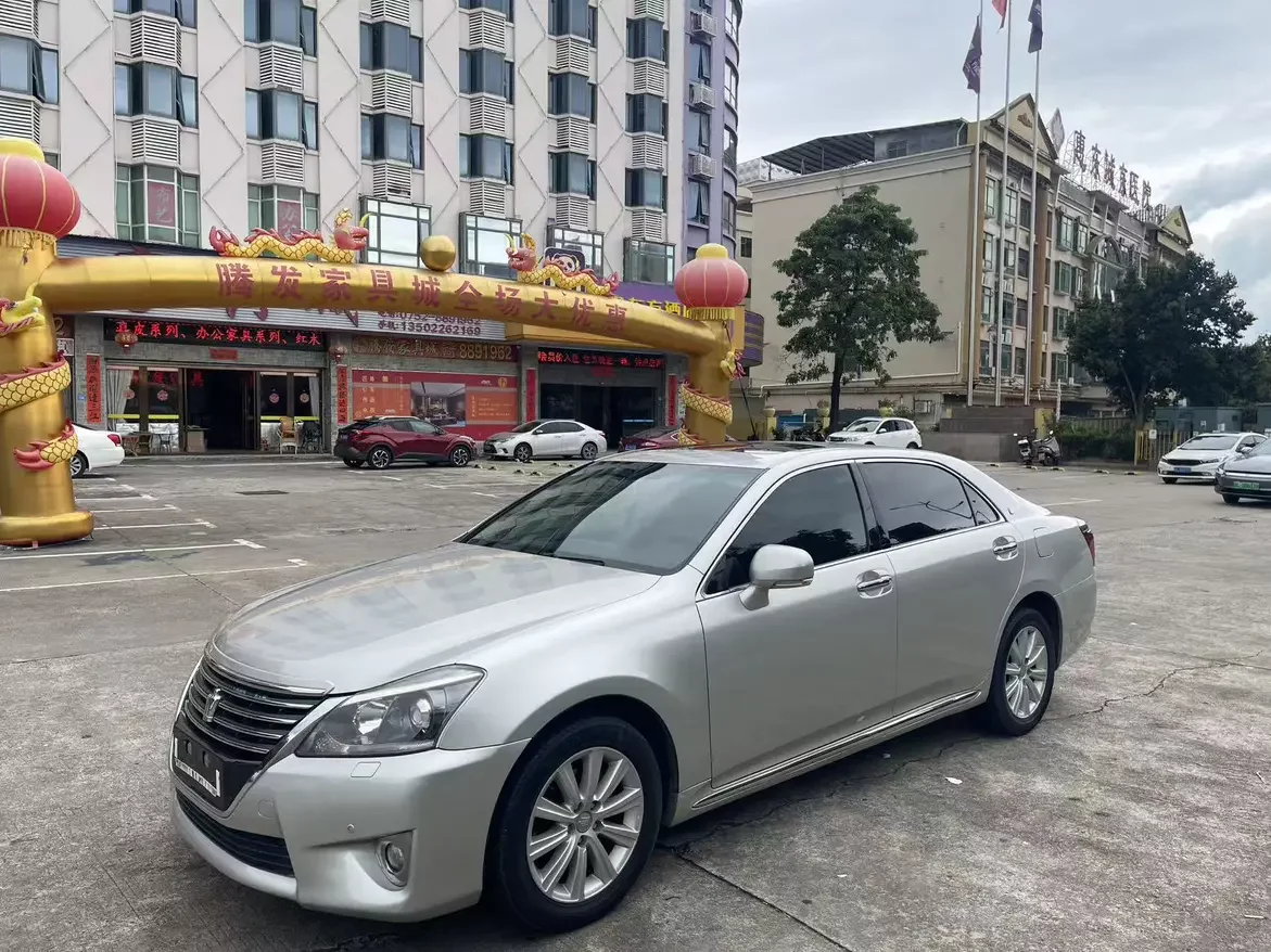 Toyota crown