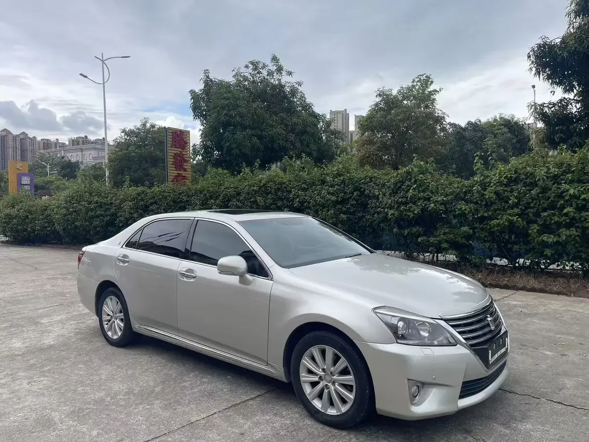Toyota crown