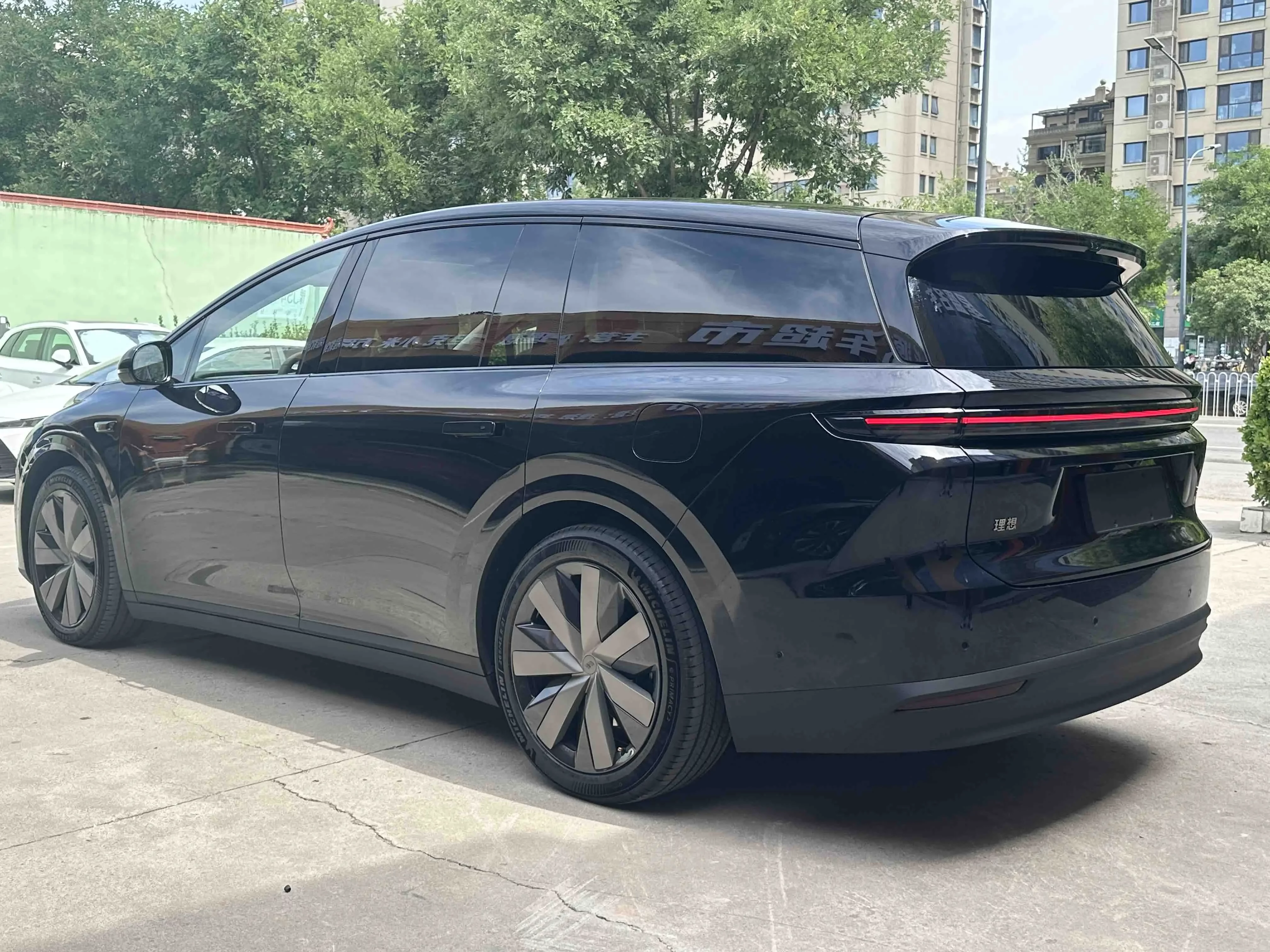 Li Ideal i8