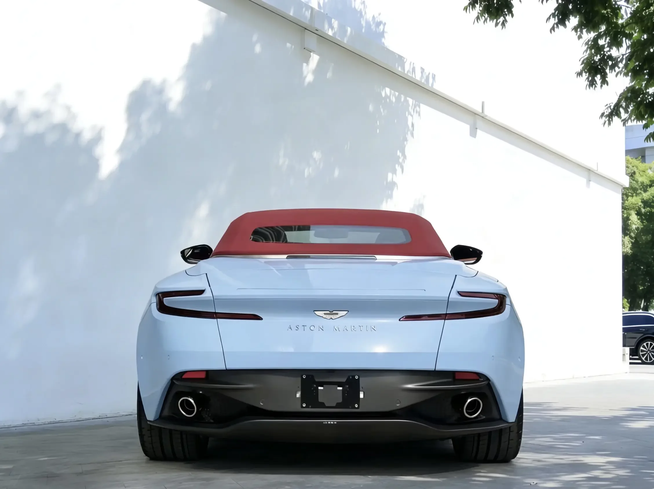Aston Martin DB11