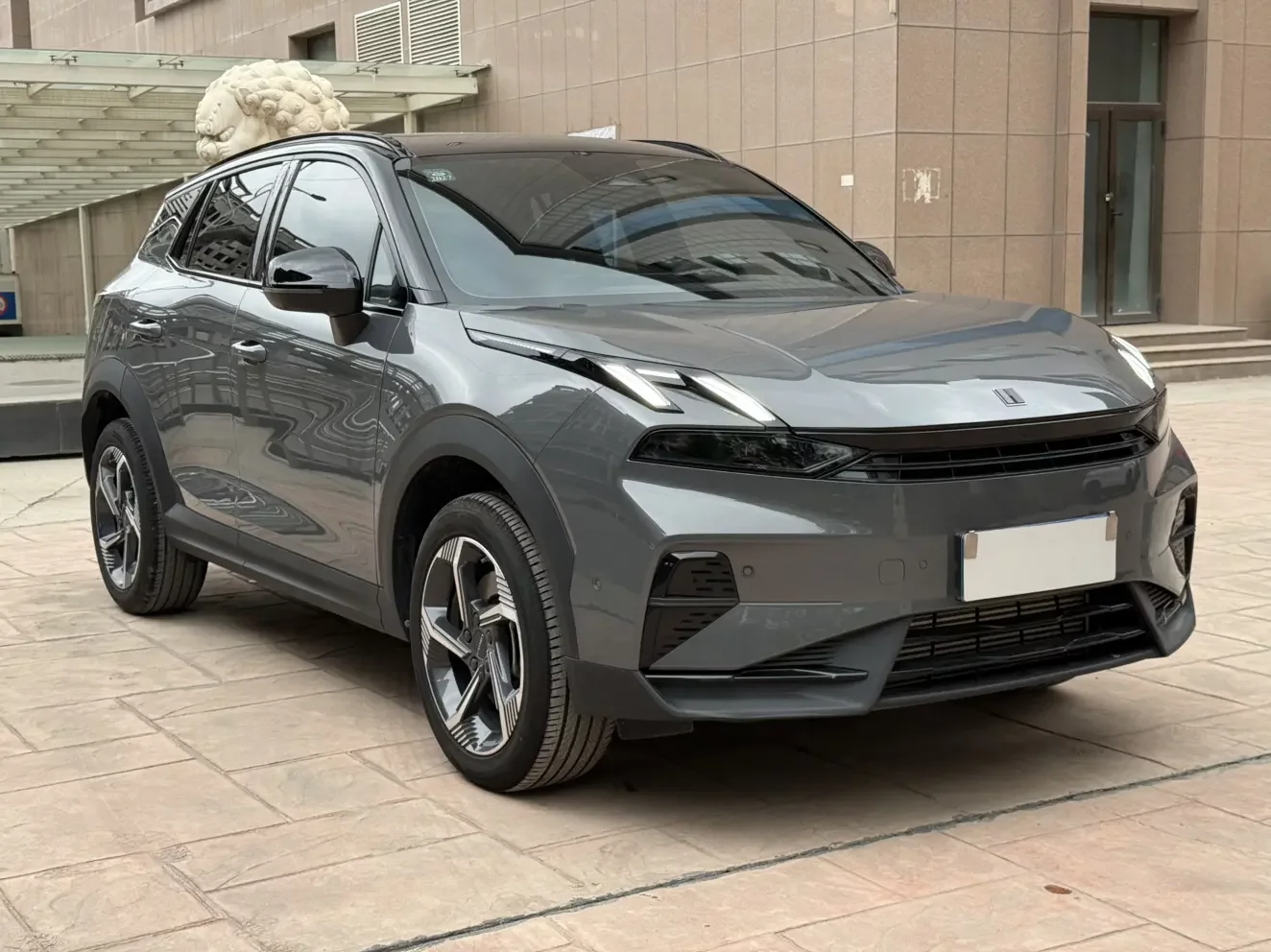 Lynk & Co 06