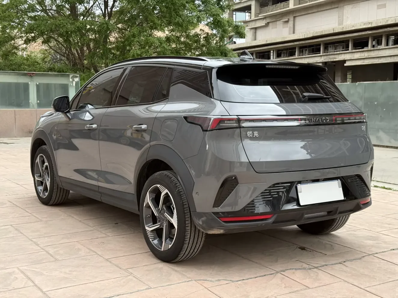 Lynk & Co 06
