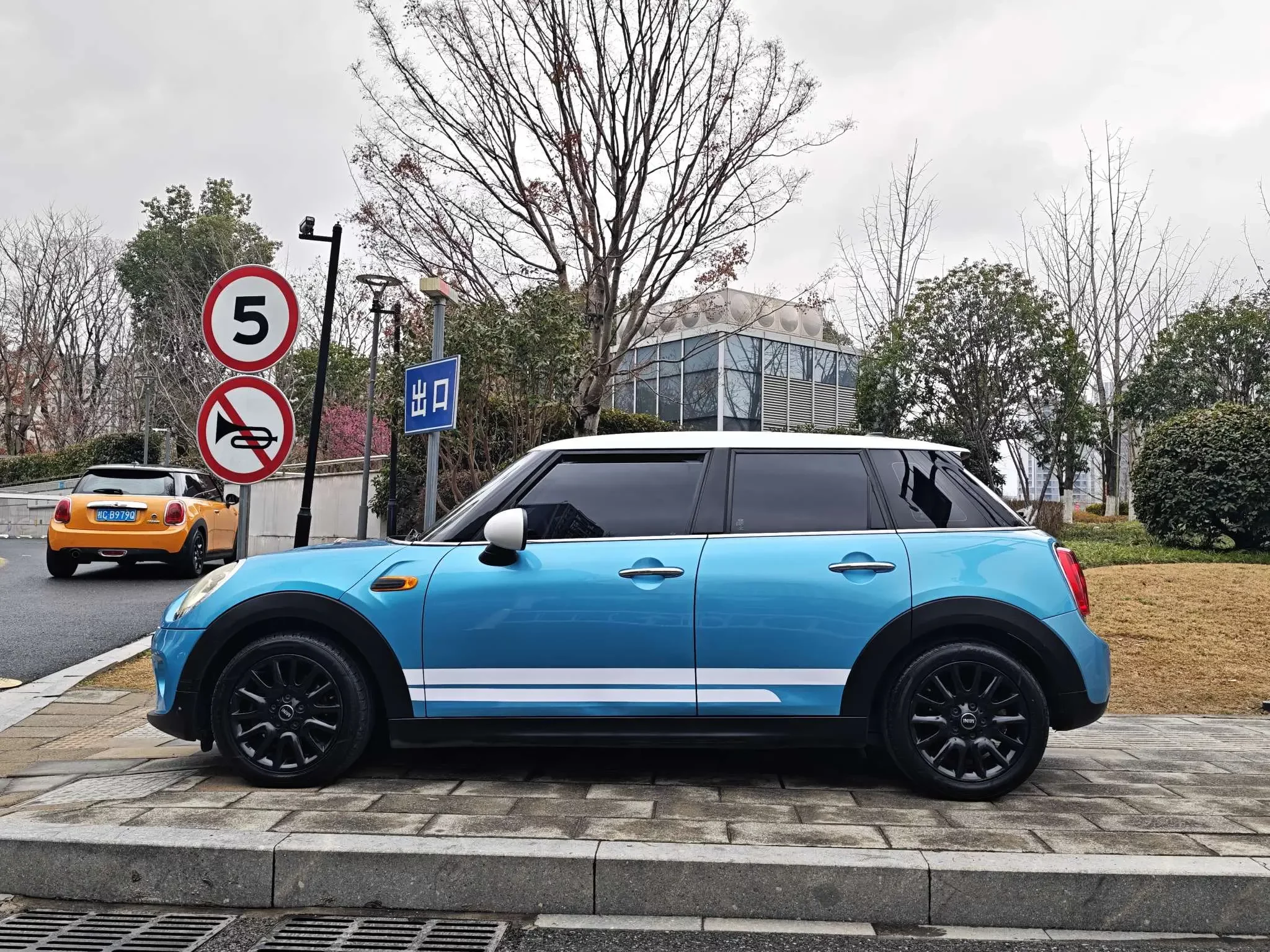 MINI 