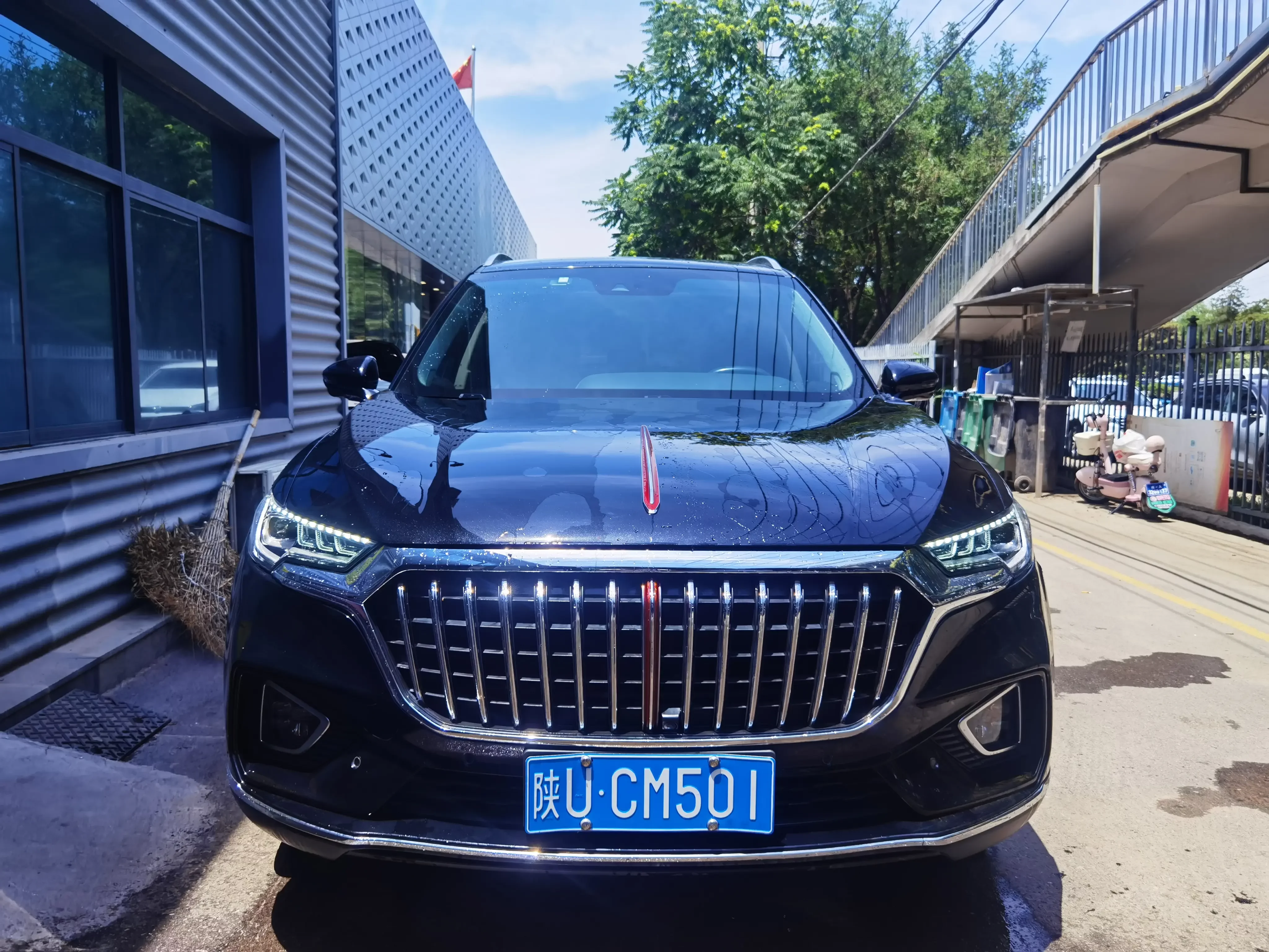 Hongqi HS5