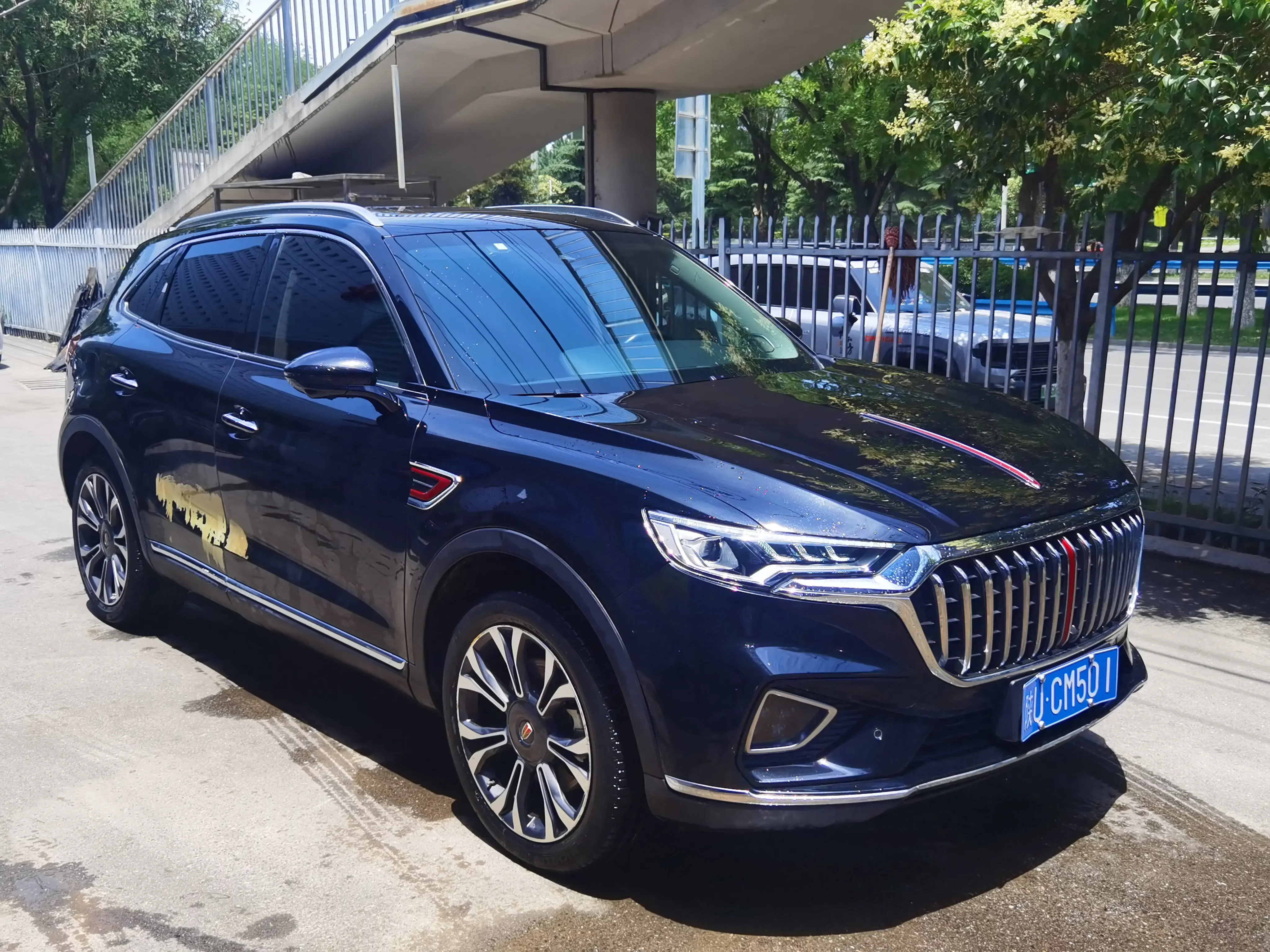 Hongqi HS5