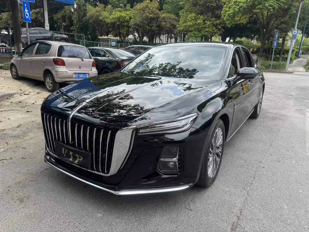 Hongqi H5