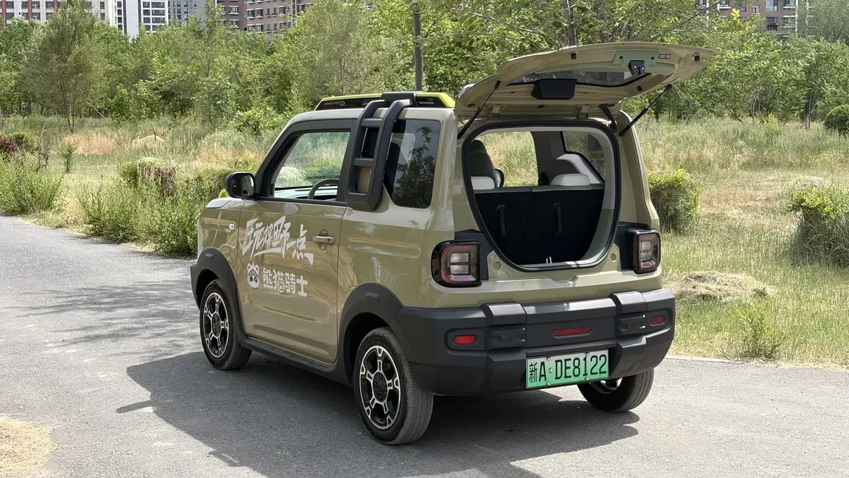 Geely panda