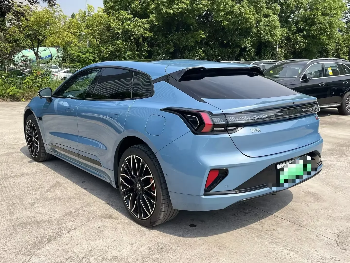 ZEEKR 001