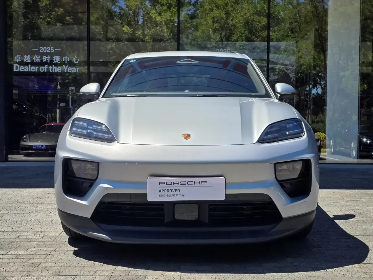 Porsche Macan EV