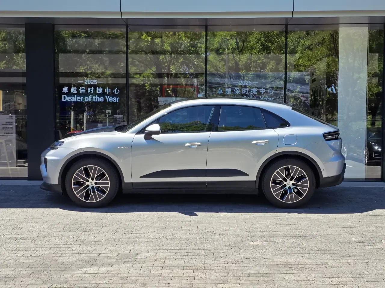 Porsche Macan EV