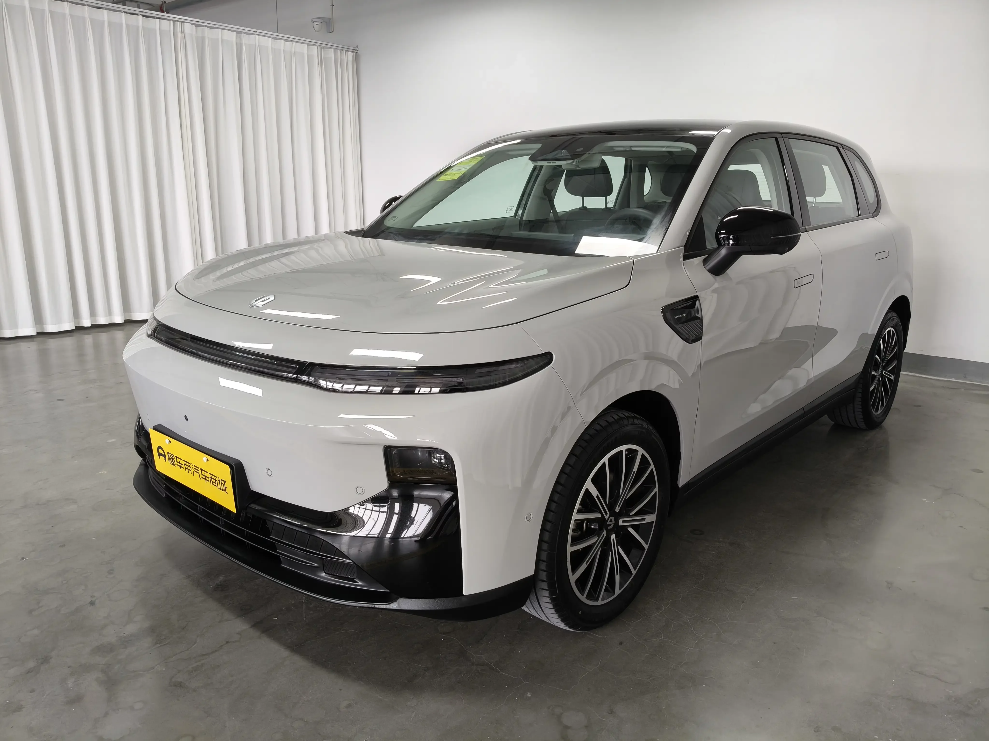 Leapmotor B10