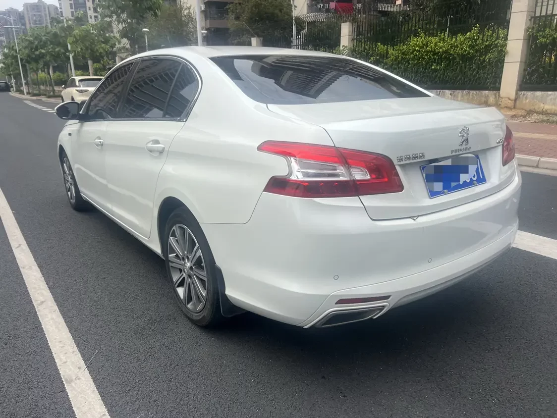 Peugeot 408