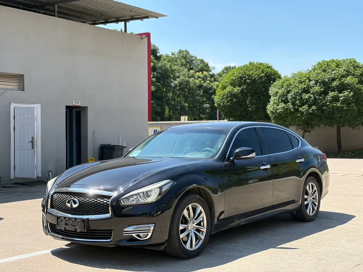 Infiniti Q70
