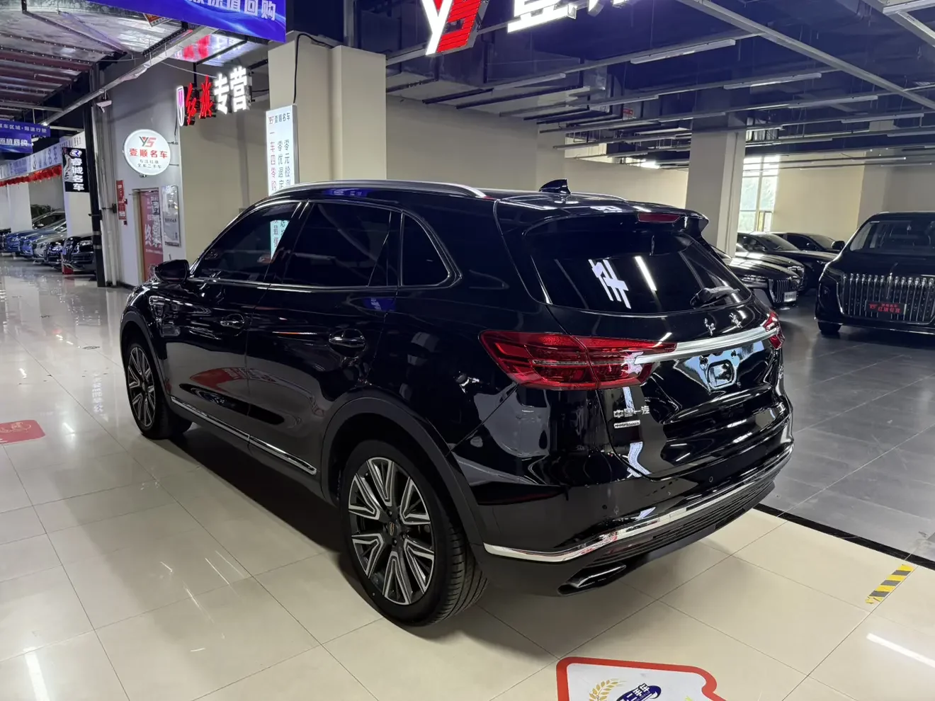 Hongqi HS5