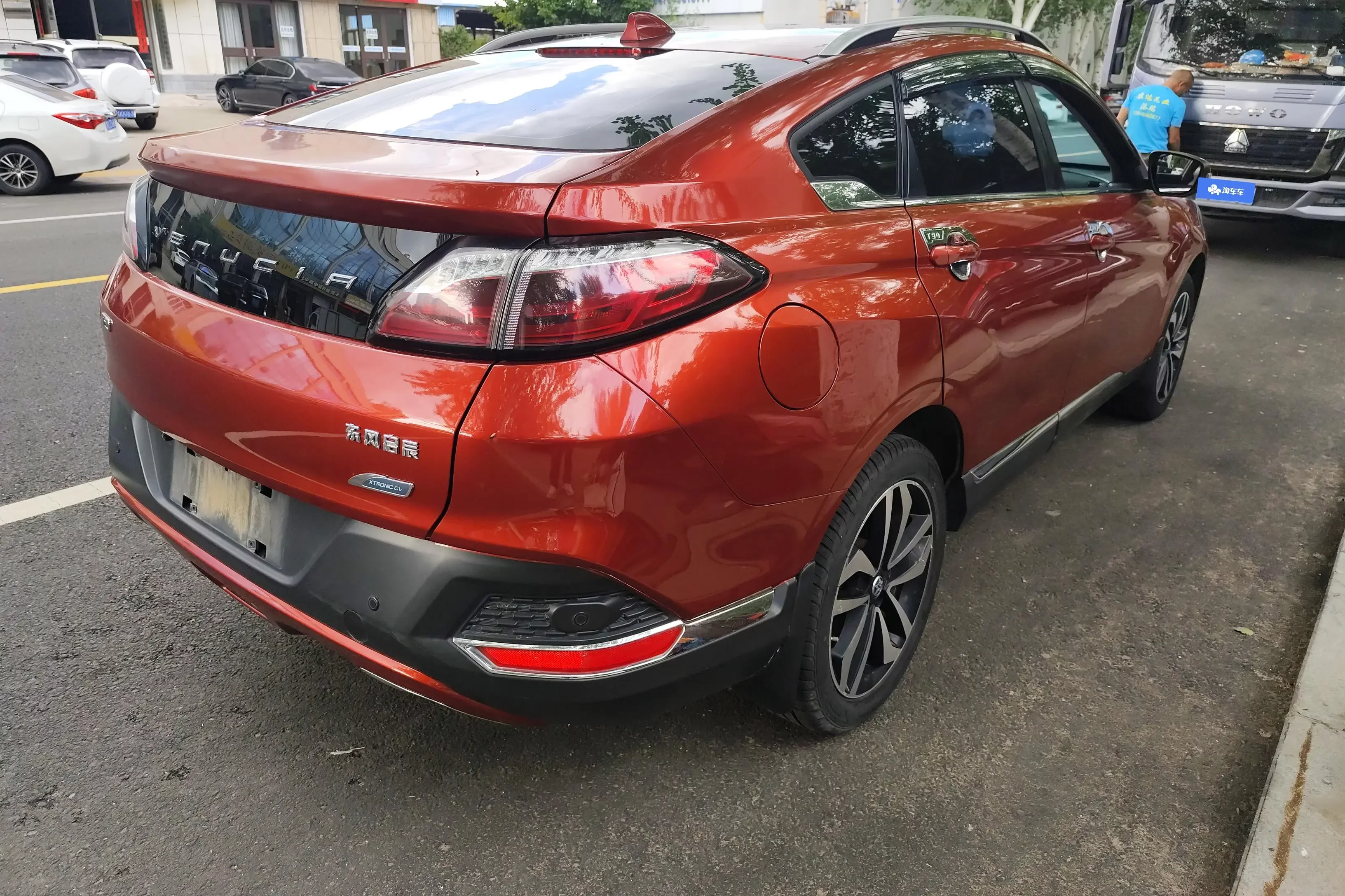 Kai Chen Venucia T90