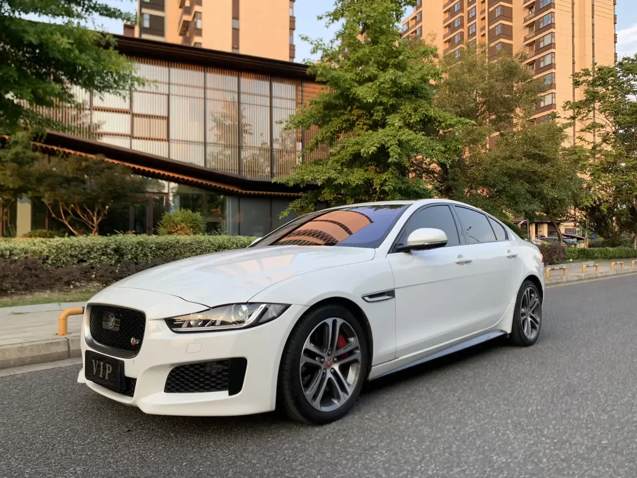 Jaguar XE