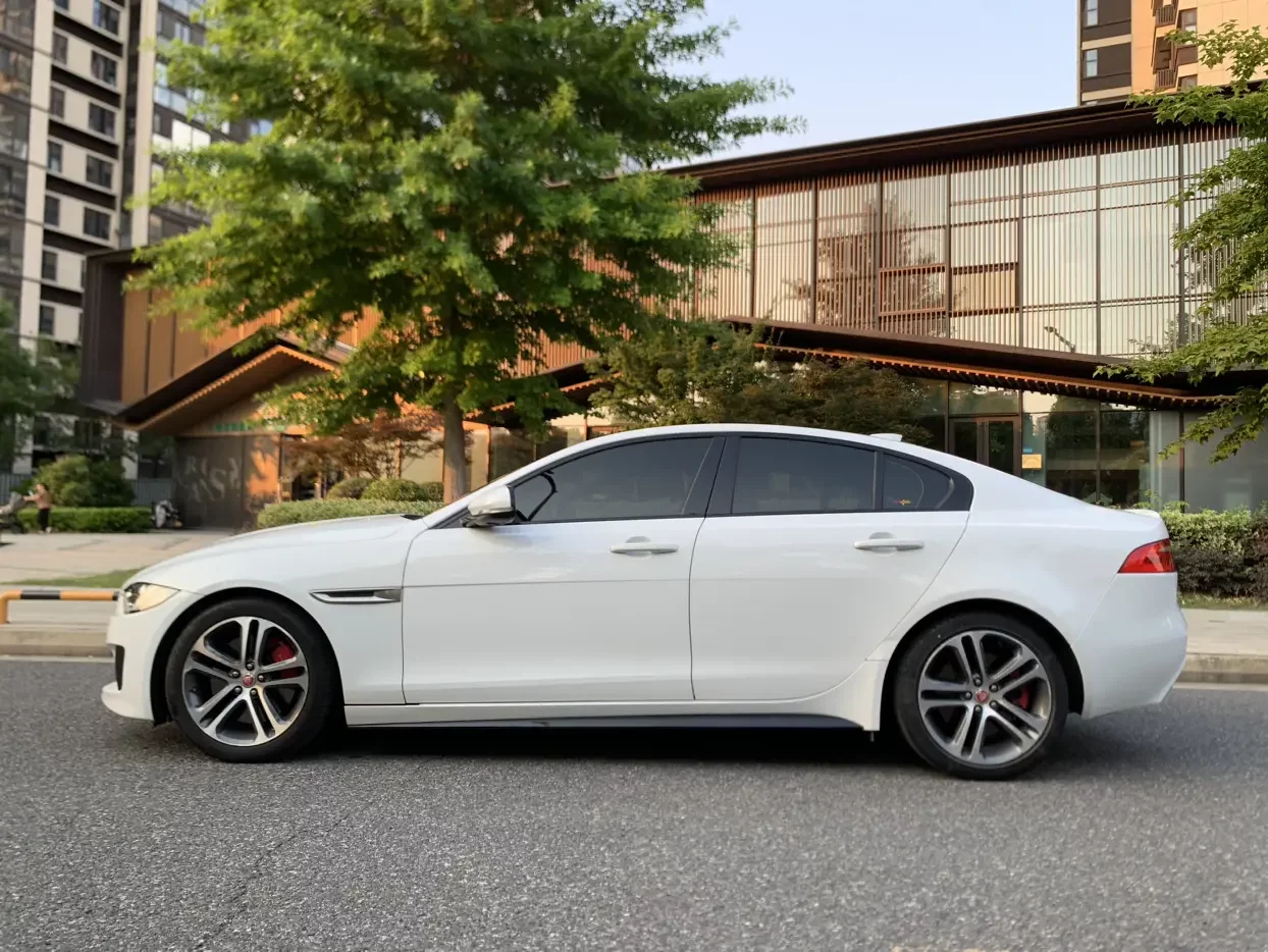 Jaguar XE