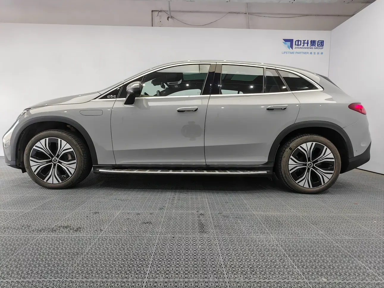 Mercedes-Benz EQE SUV