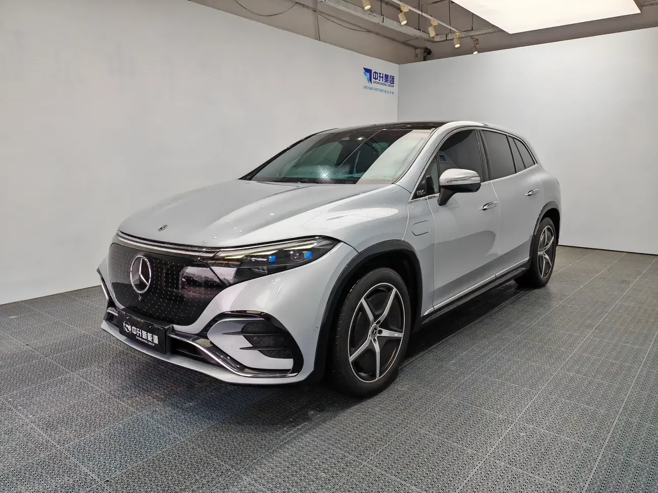 Mercedes-Benz EQS SUV