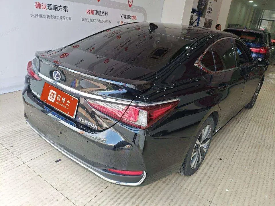Lexus ES