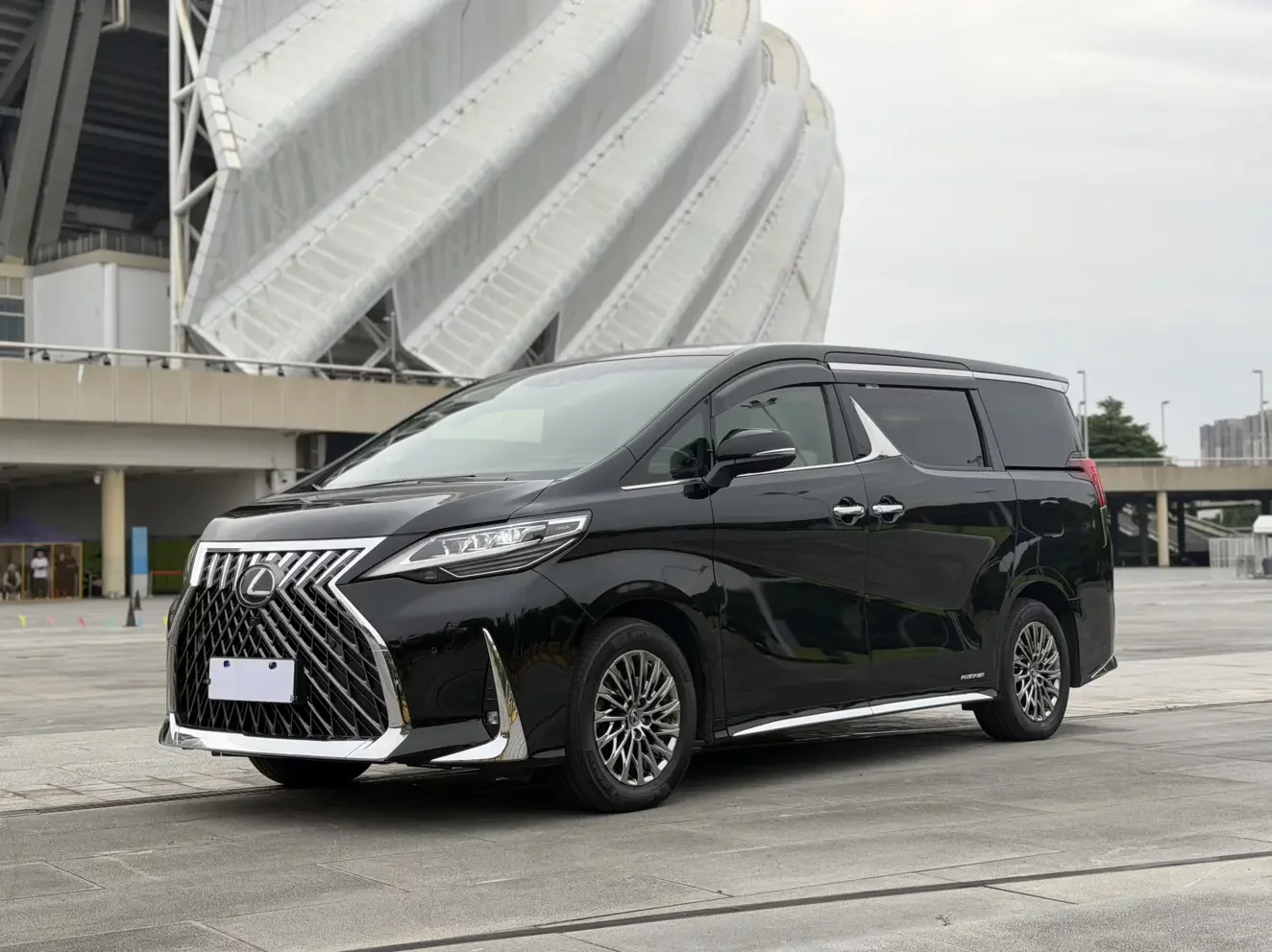 Lexus LM
