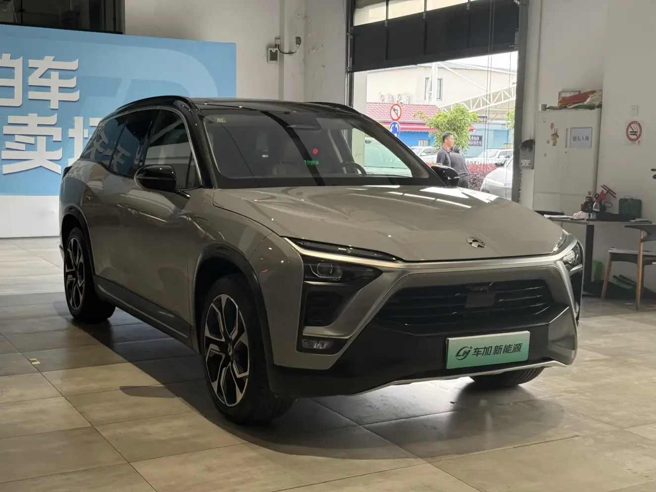 NIO ES8