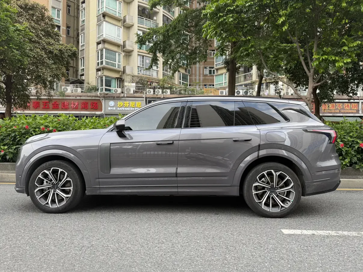 Lynk & Co 09 EM-P