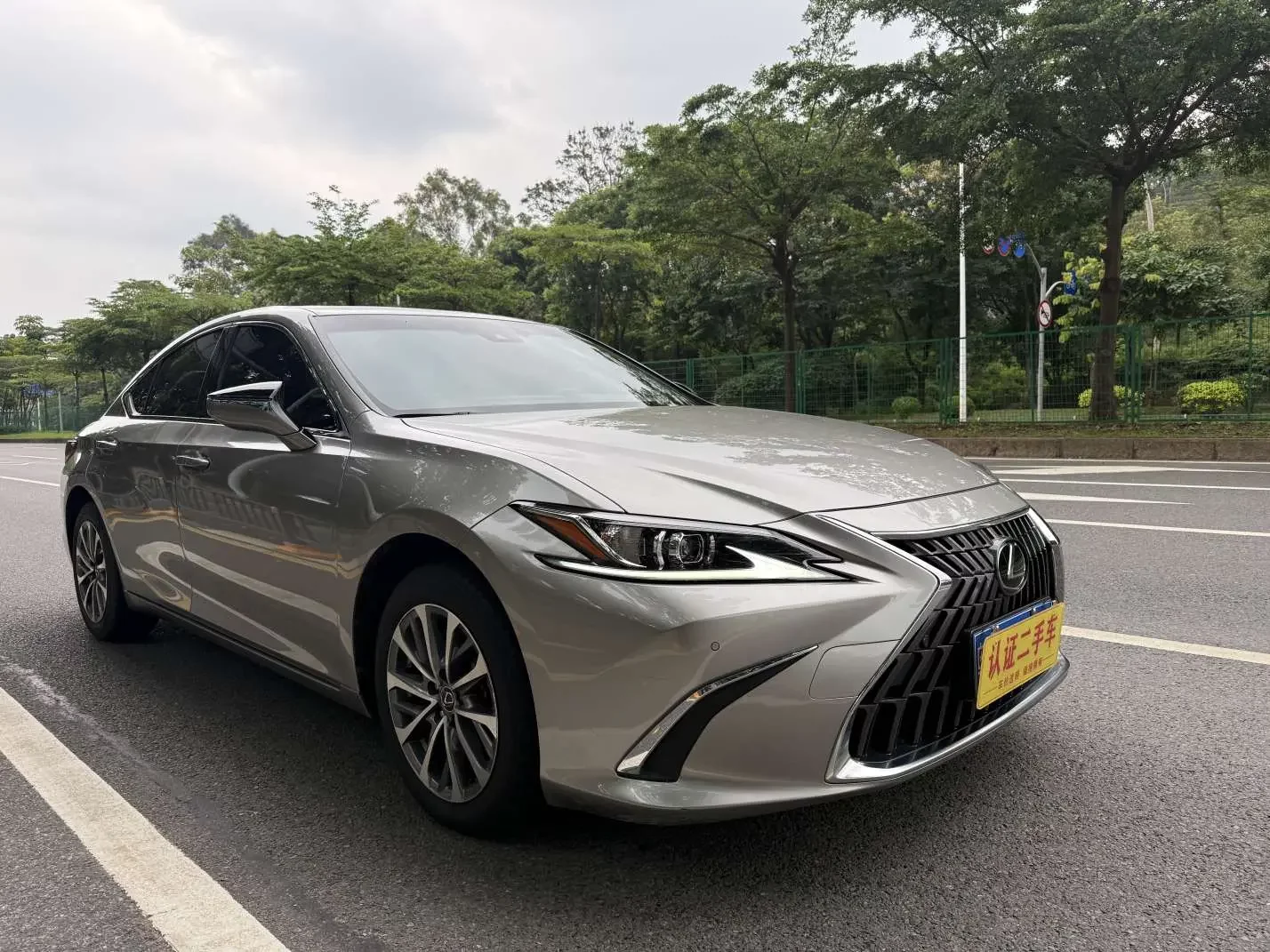 Lexus ES