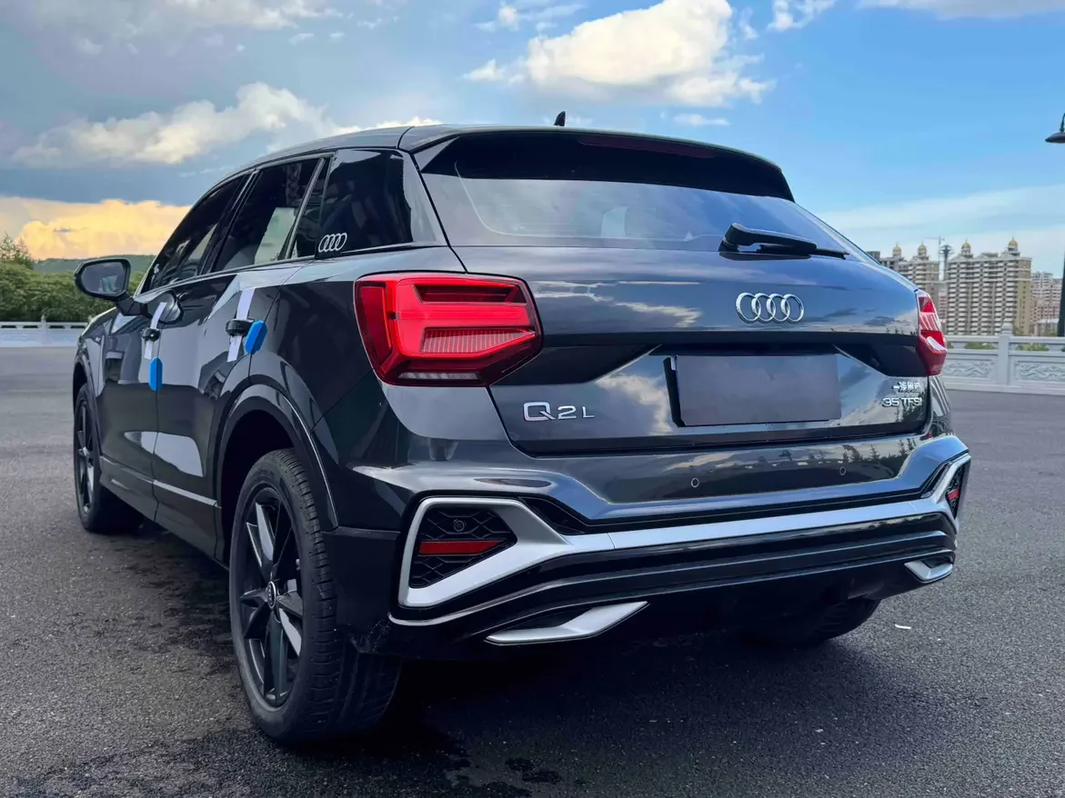 Audi Q2L