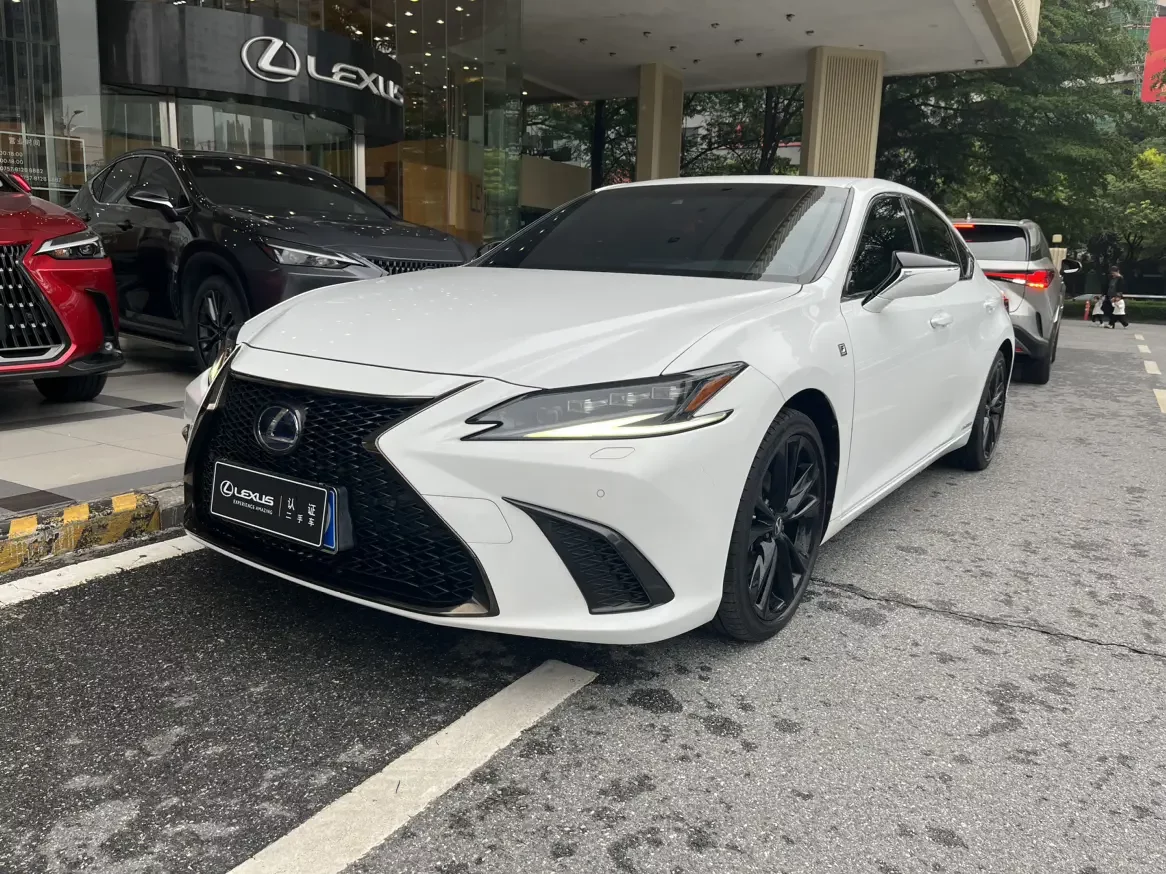 Lexus ES