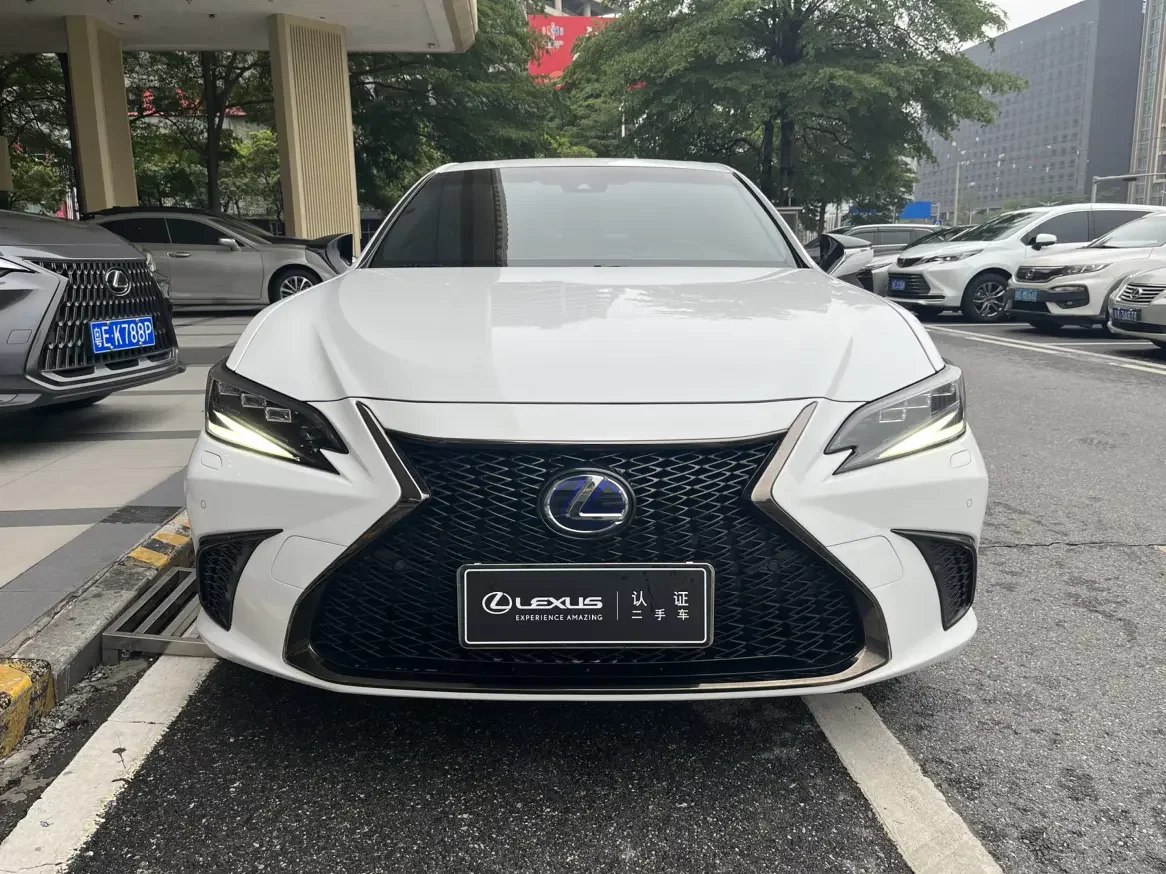 Lexus ES