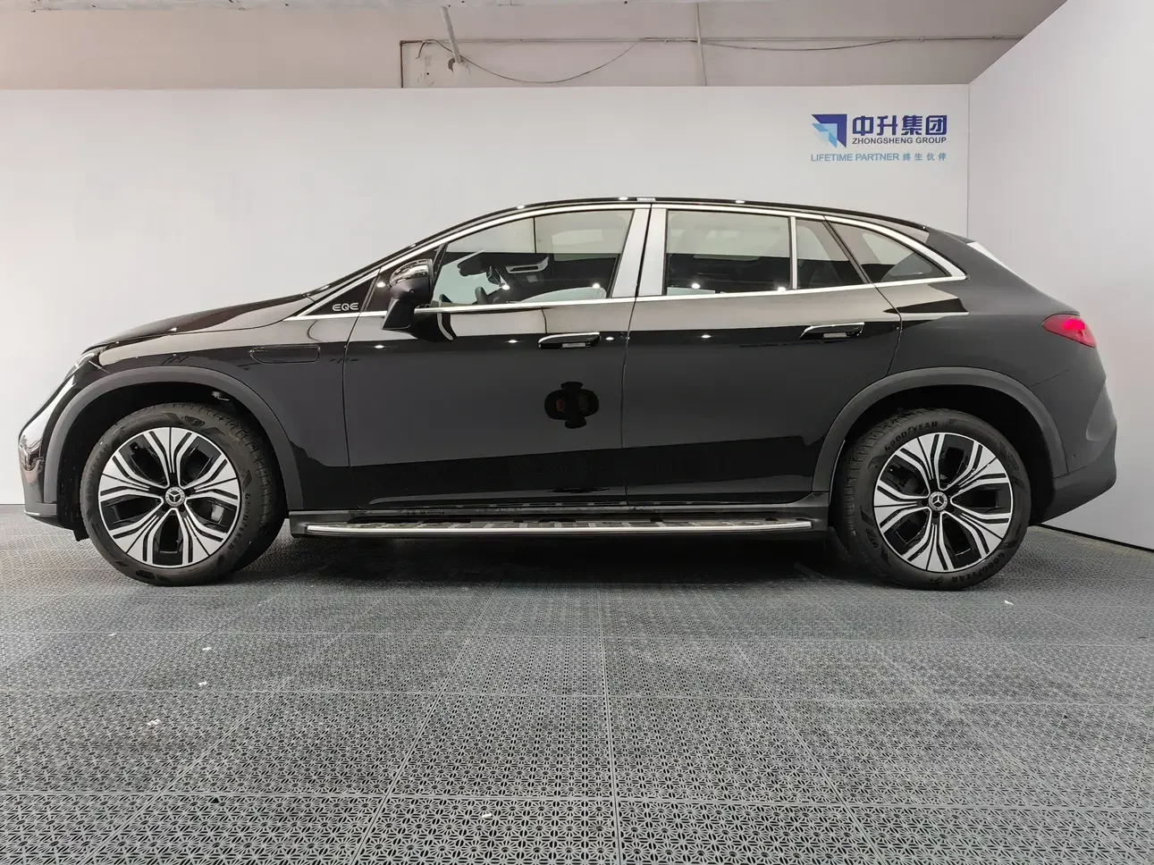 Mercedes-Benz EQE SUV