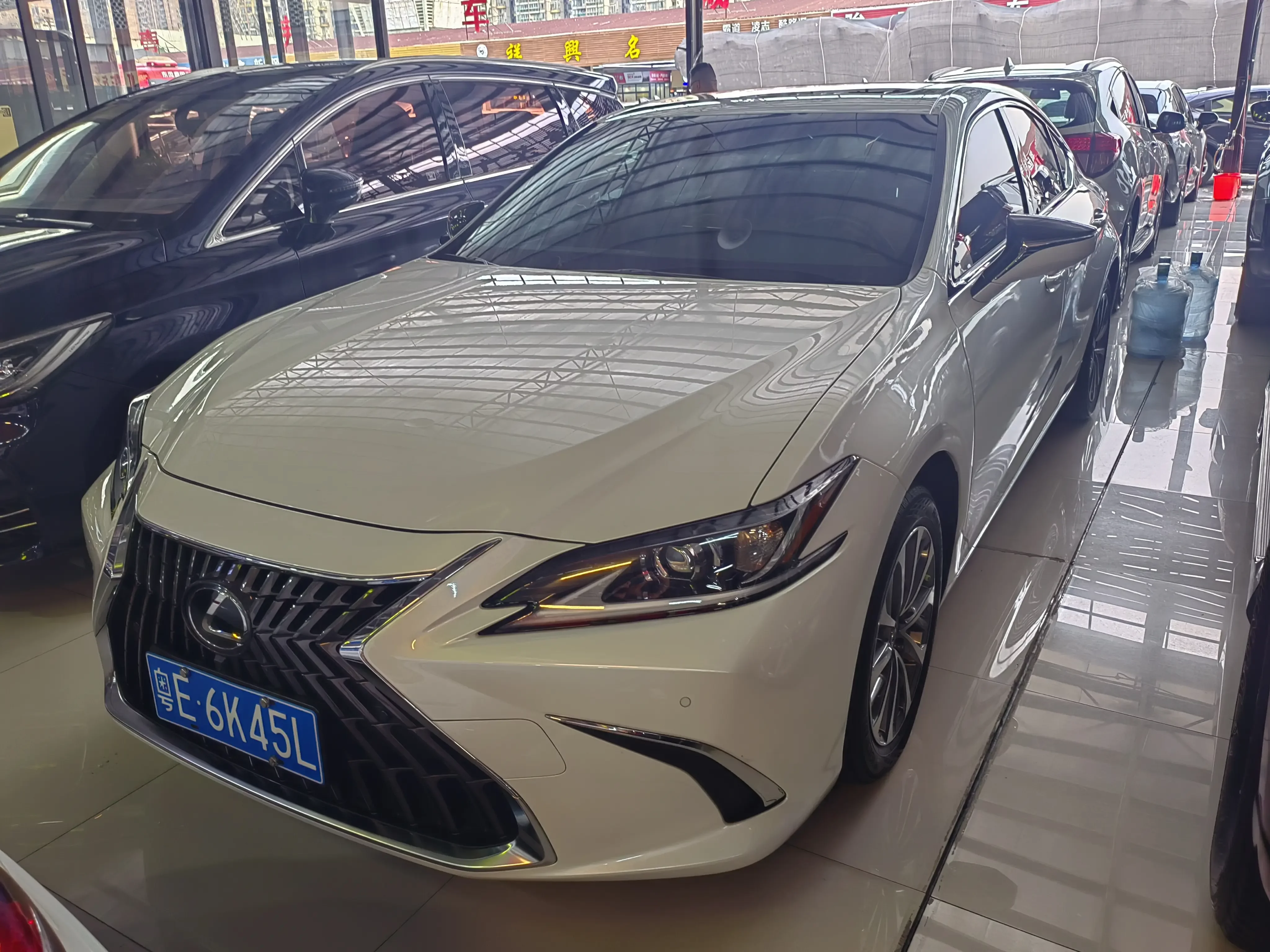 Lexus ES