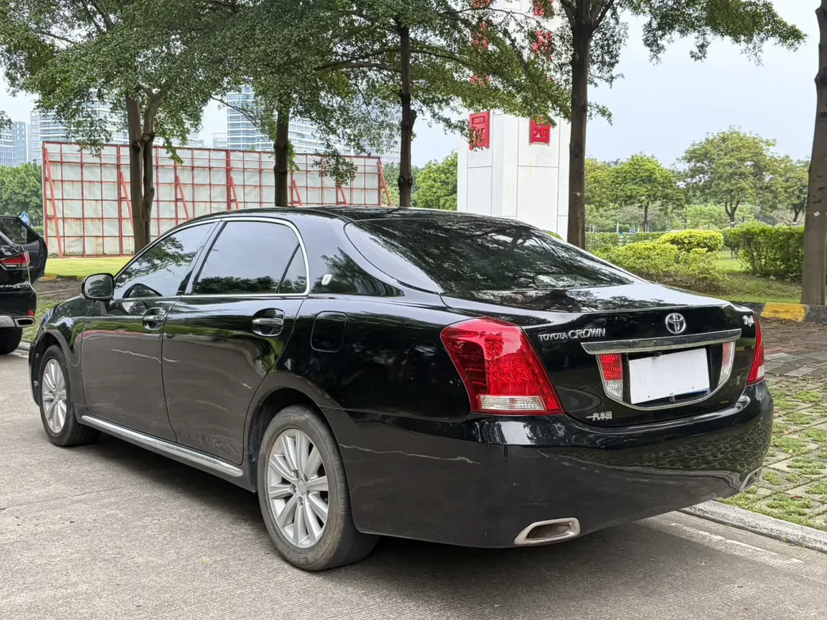 Toyota crown