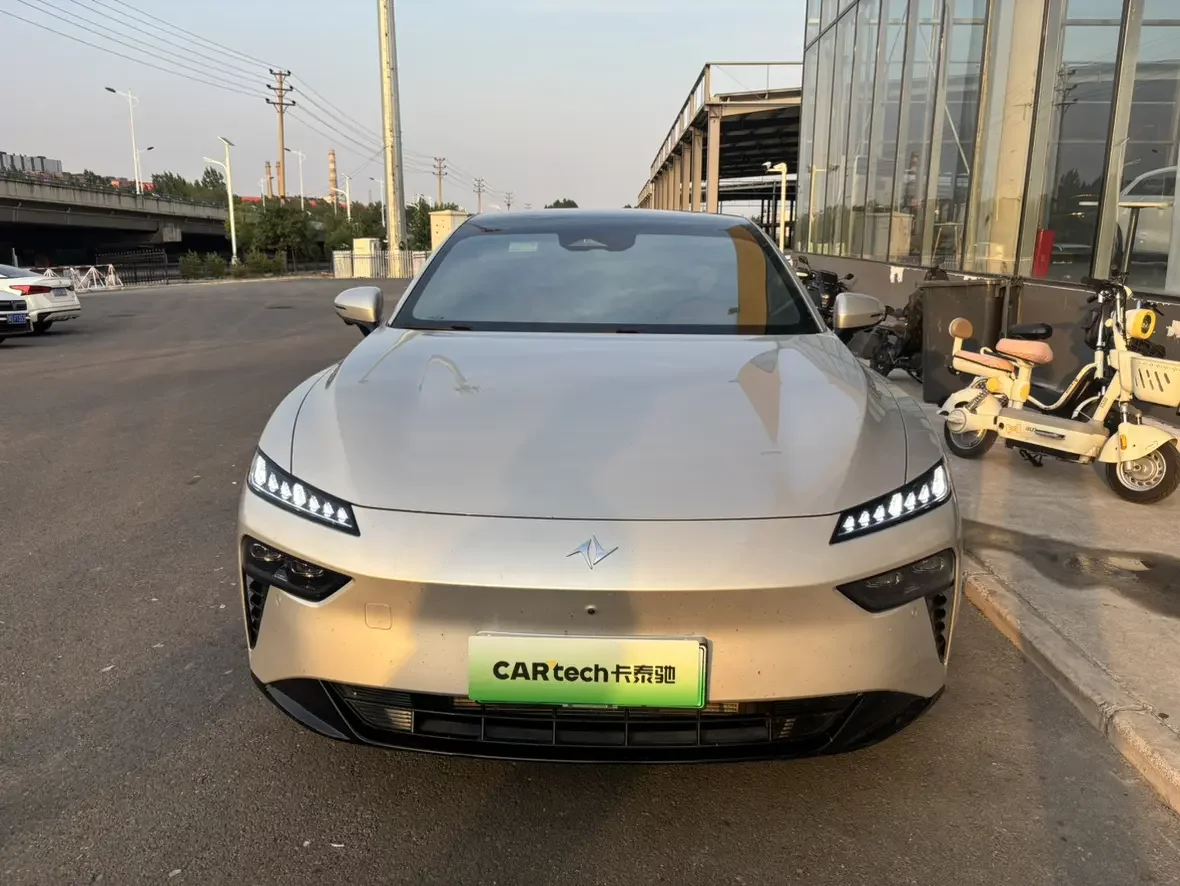 Dongfeng Yipai 007  из Китая