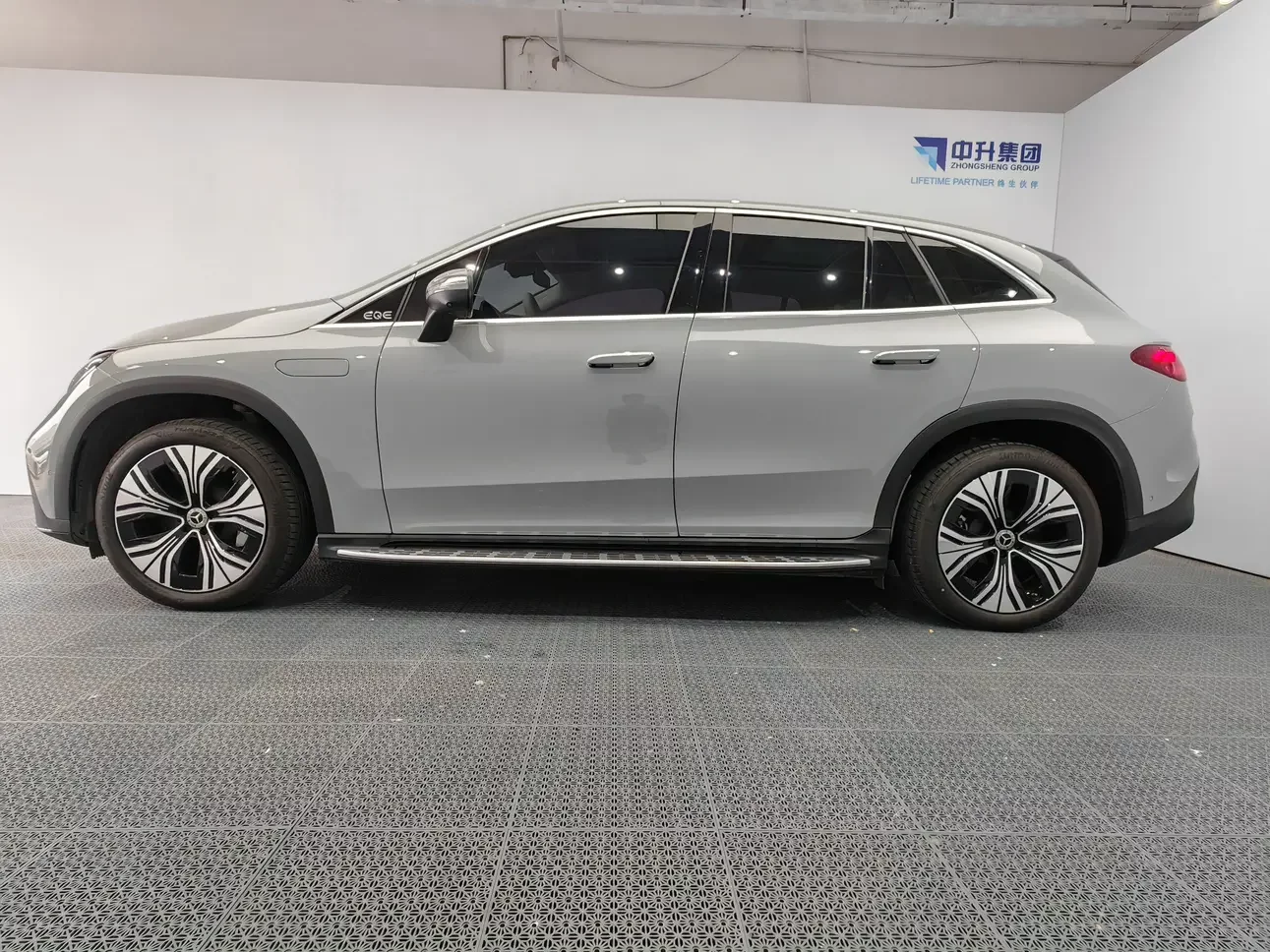 Mercedes-Benz EQE SUV
