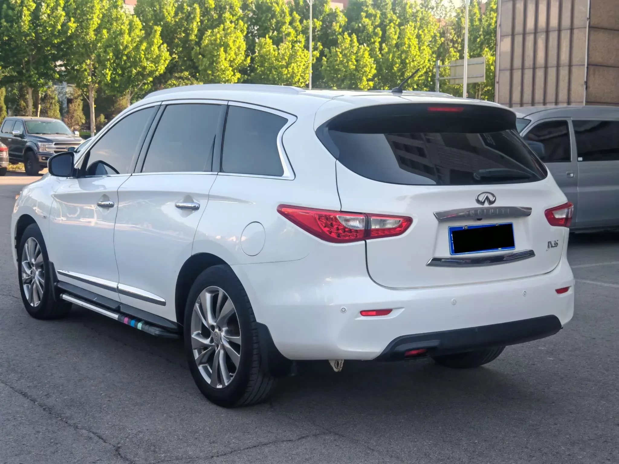 Infiniti JX