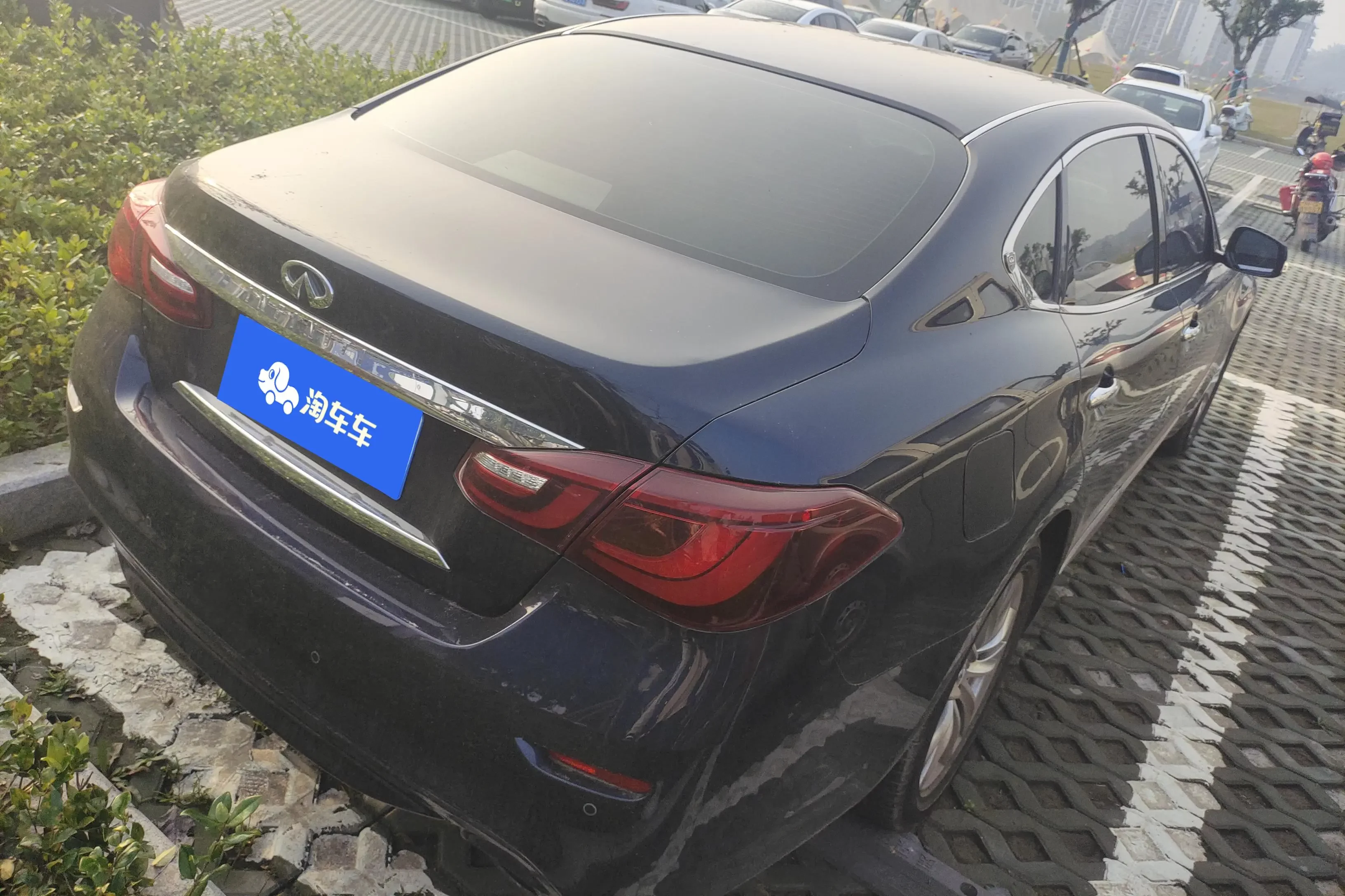 Infiniti Q70
